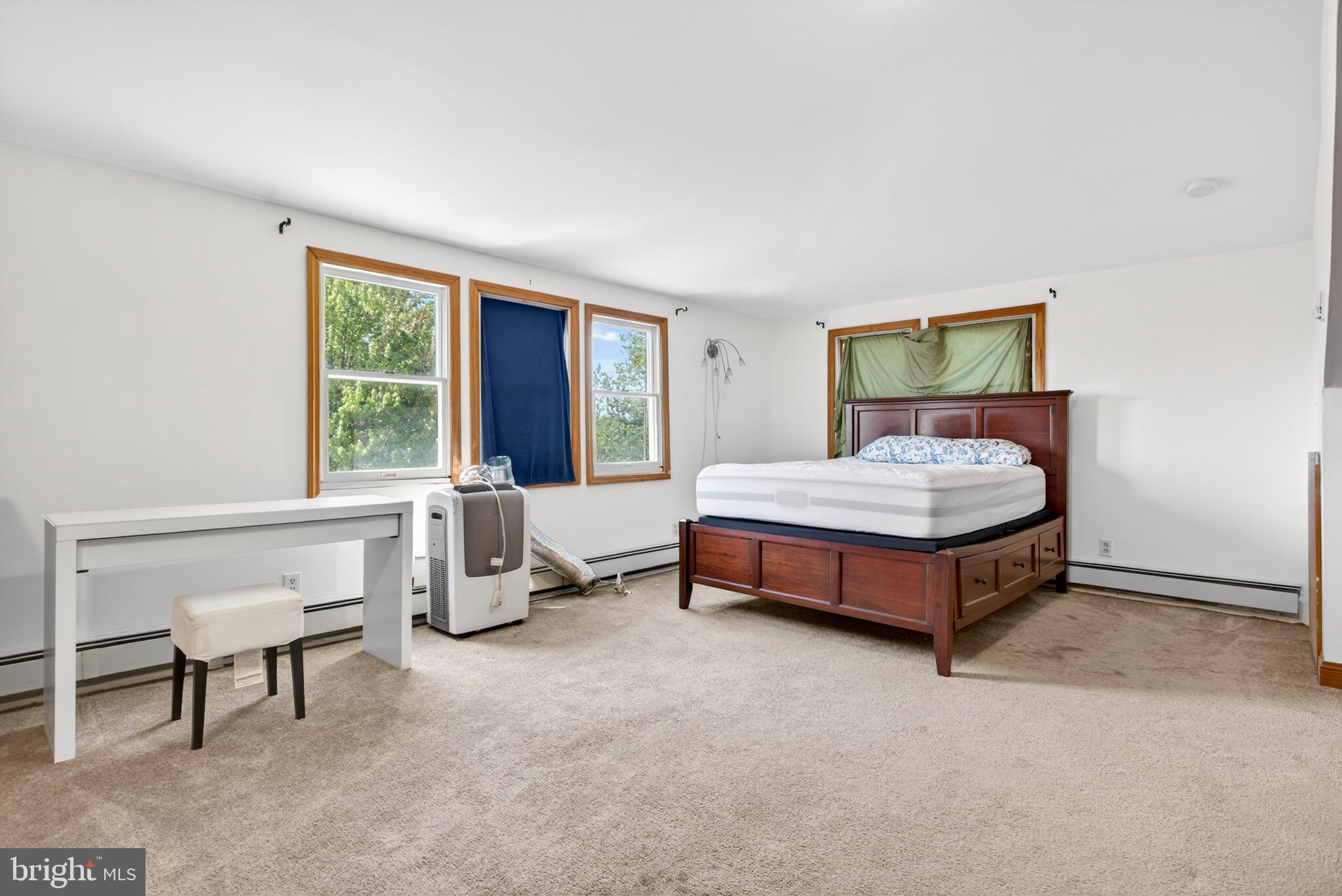 EAST OAK LANE - Residential