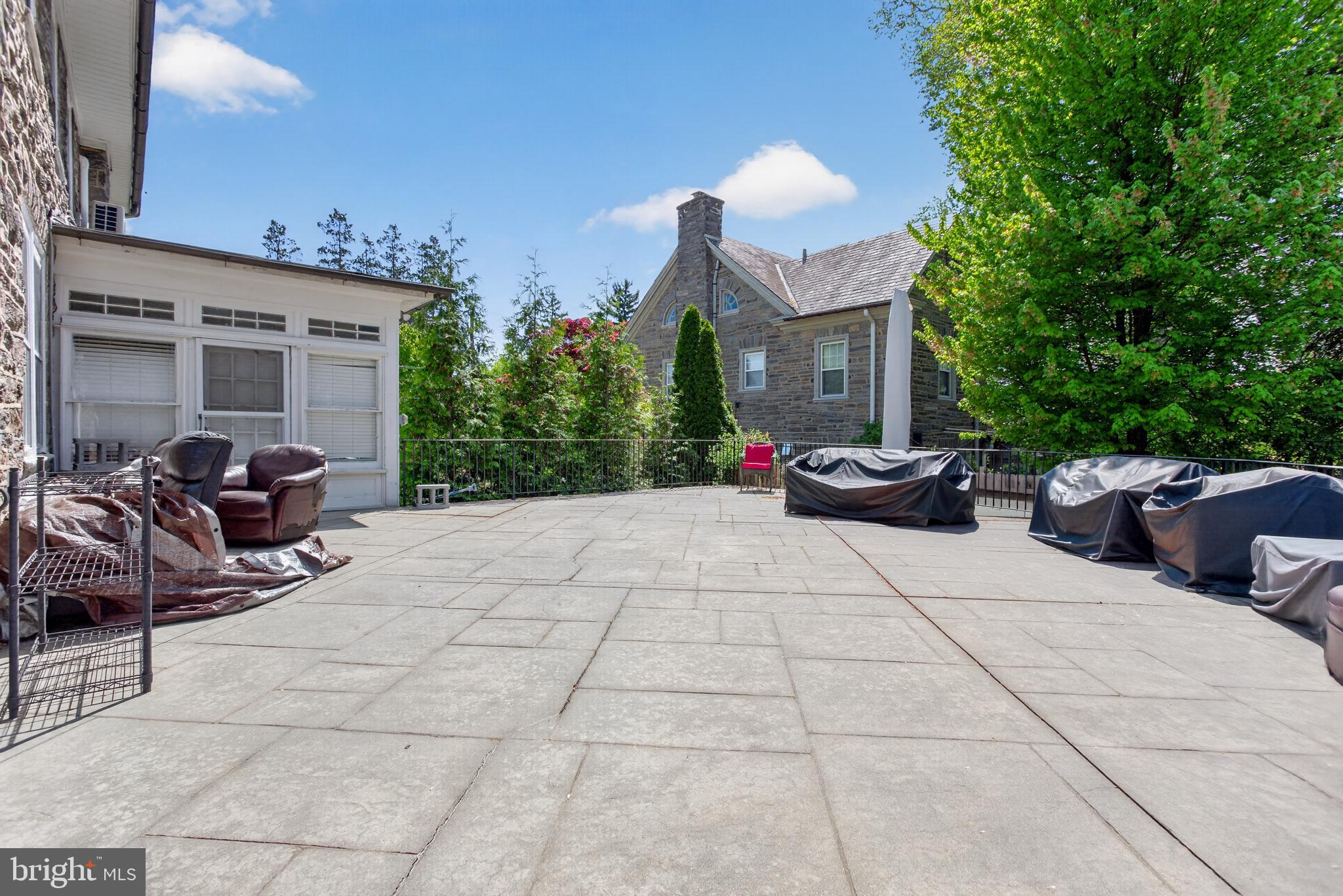 EAST OAK LANE - Residential