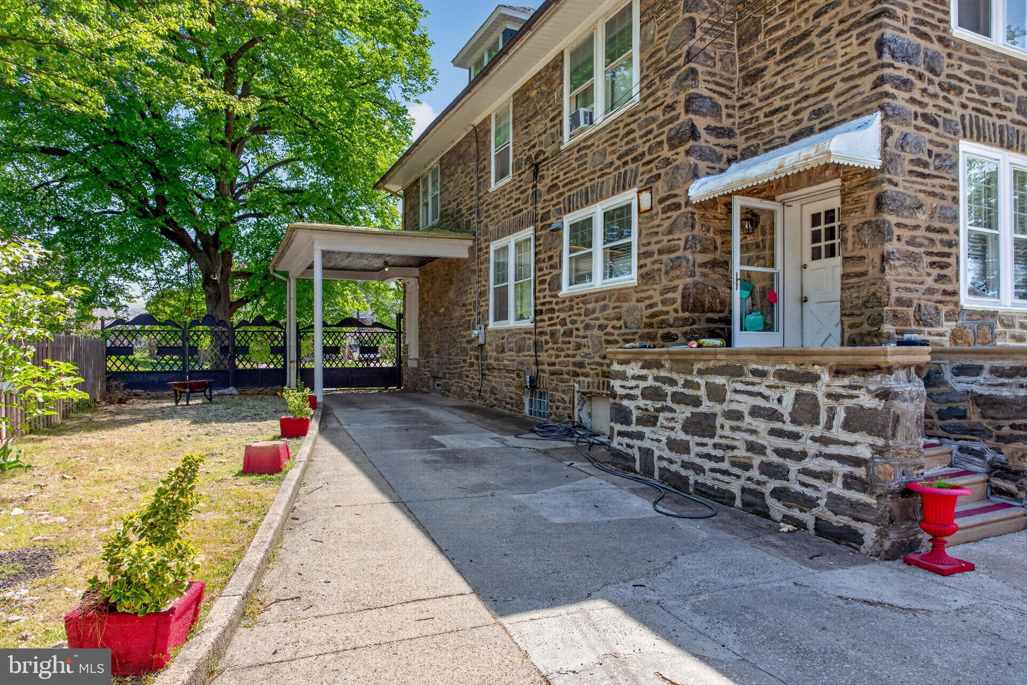 EAST OAK LANE - Residential