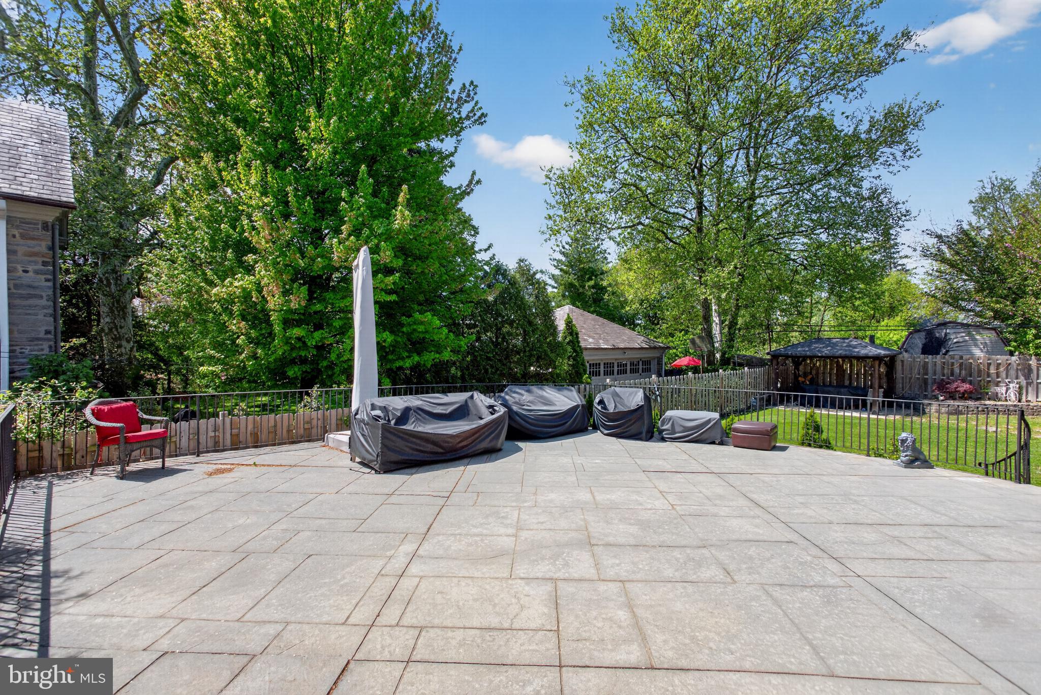 EAST OAK LANE - Residential
