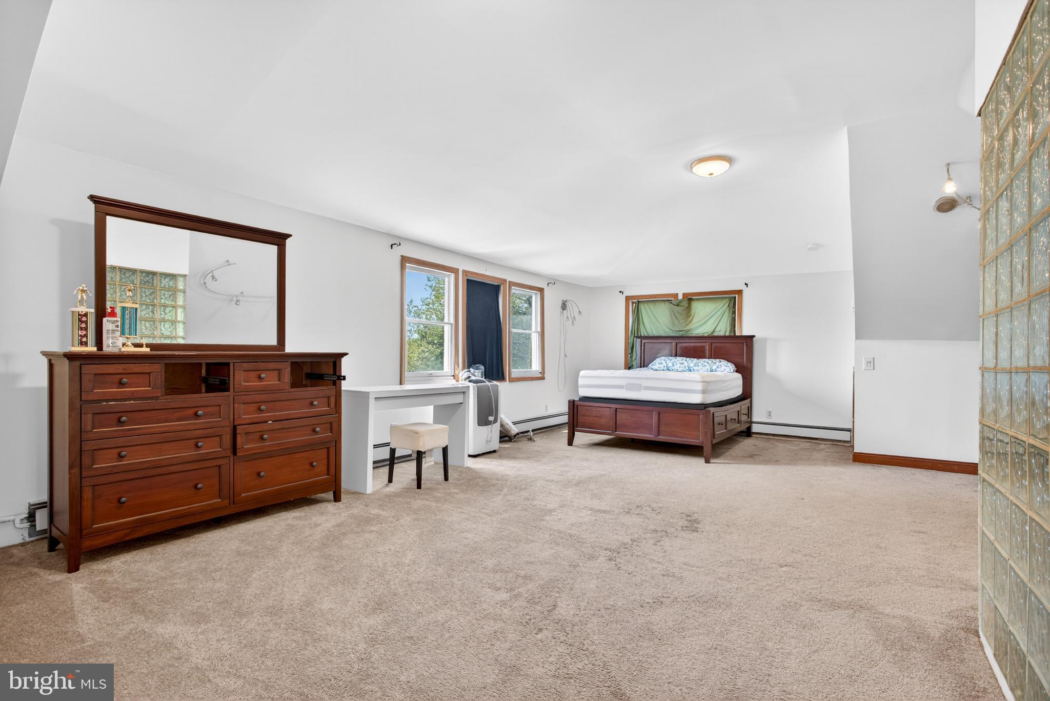 EAST OAK LANE - Residential