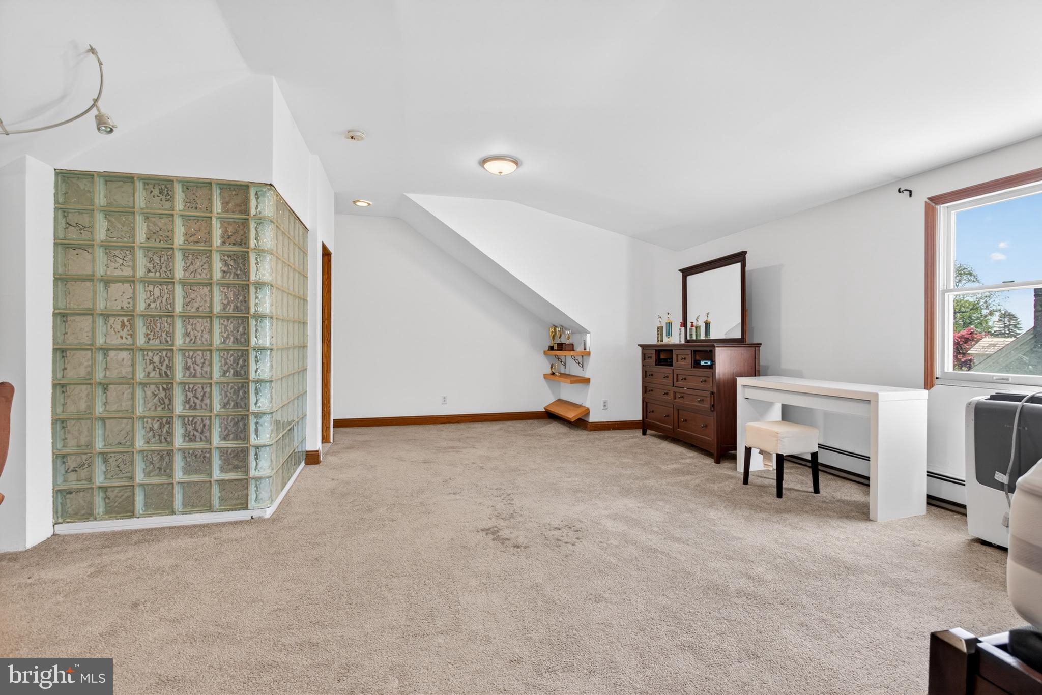 EAST OAK LANE - Residential