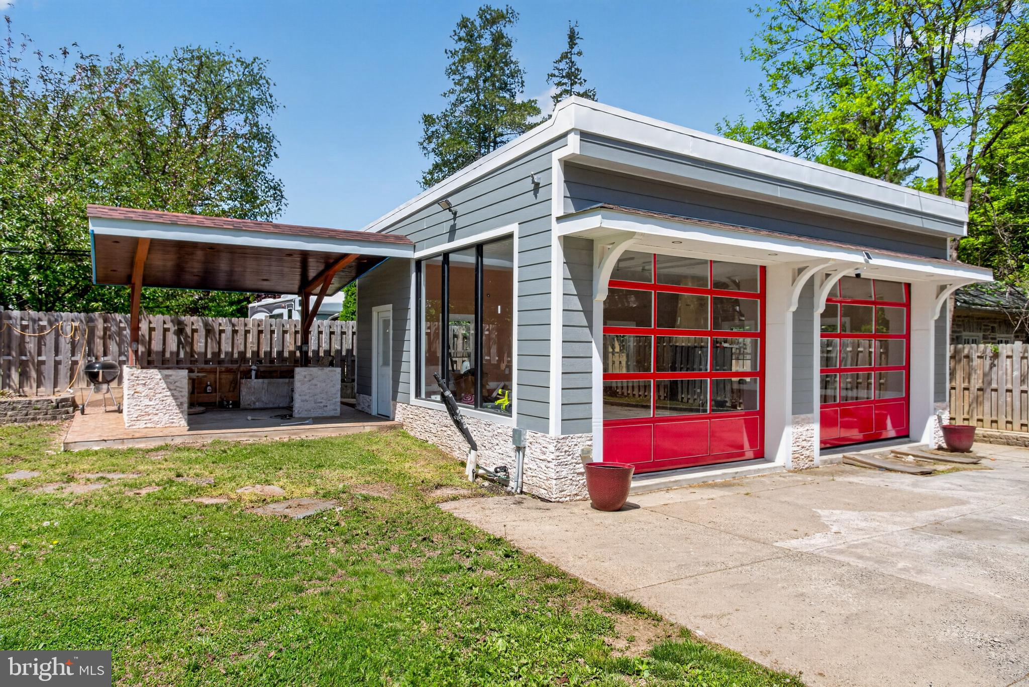 EAST OAK LANE - Residential