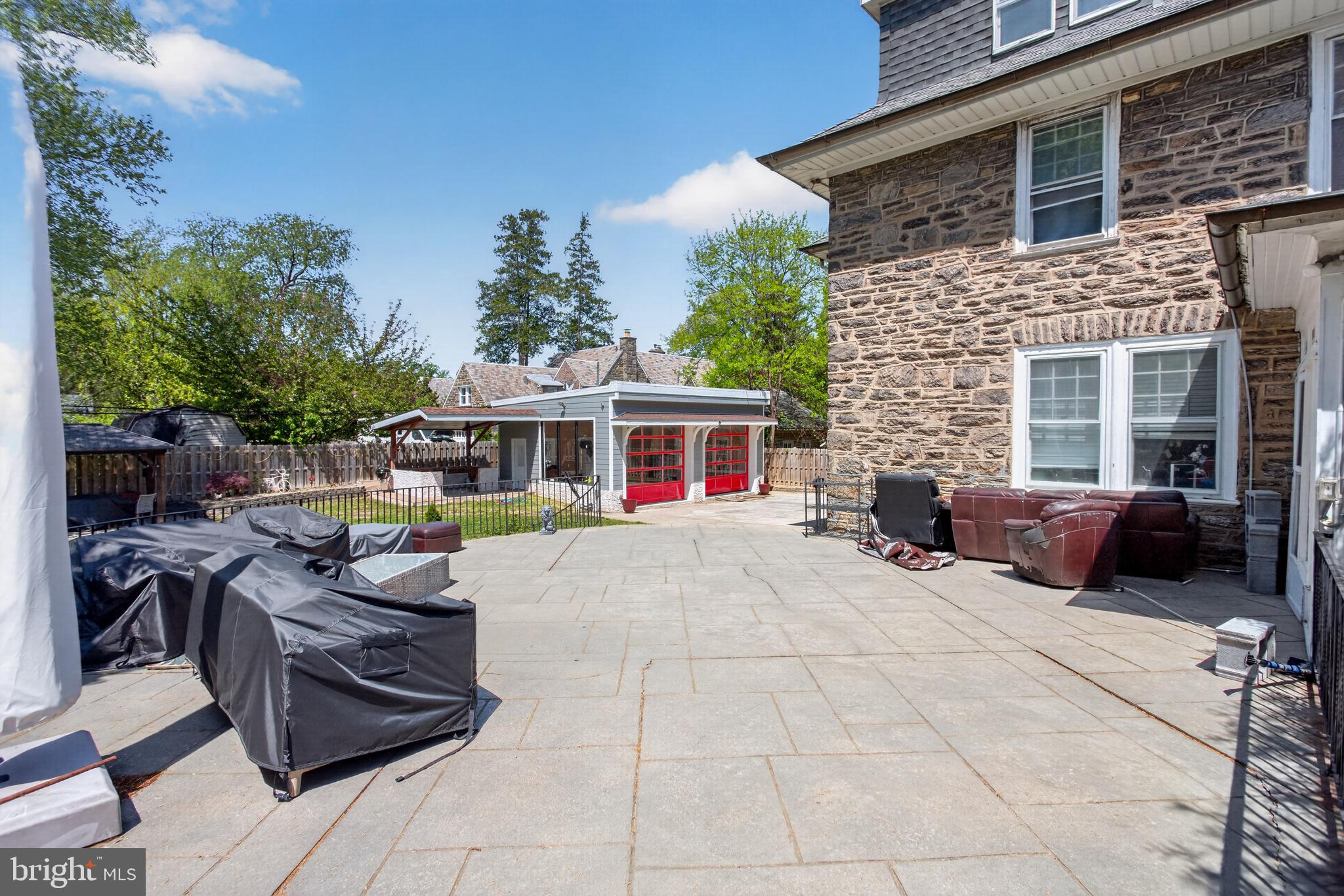 EAST OAK LANE - Residential