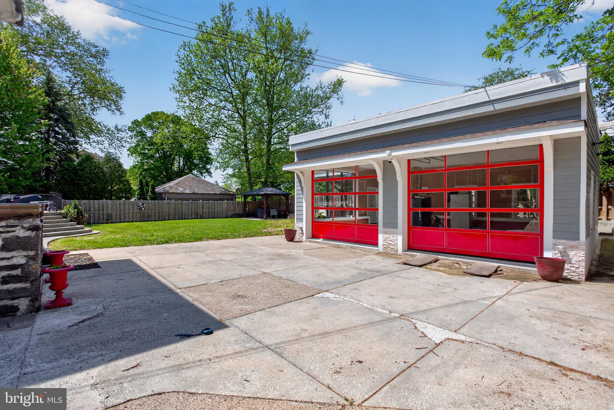 EAST OAK LANE - Residential