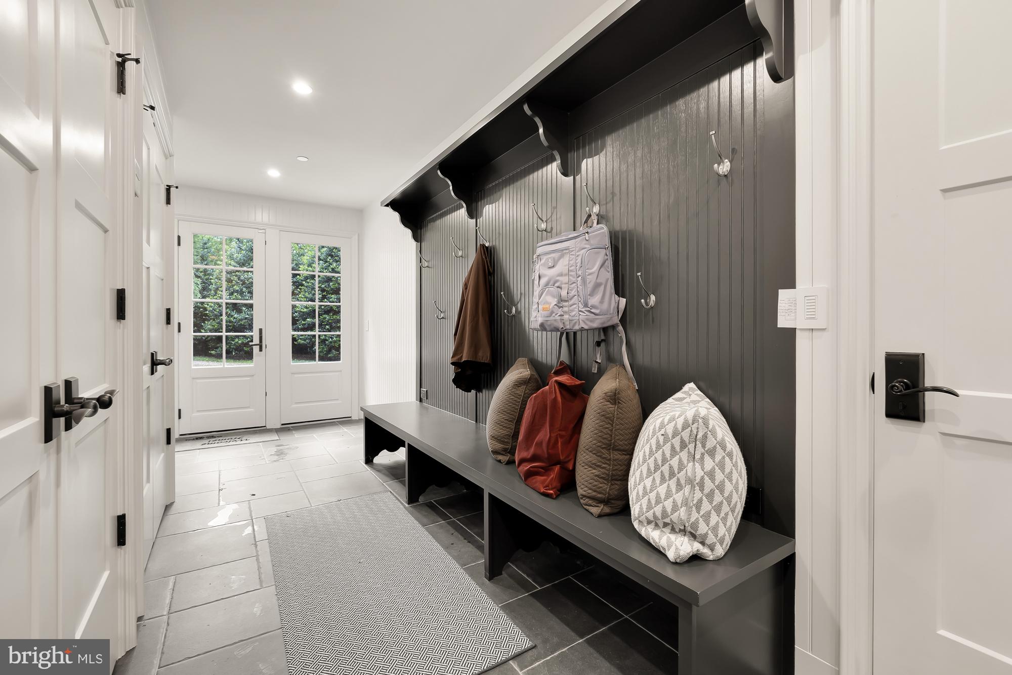 POTOMAC OUTSIDE - Residential