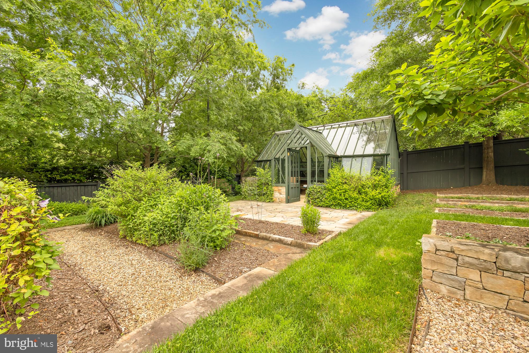 POTOMAC OUTSIDE - Residential