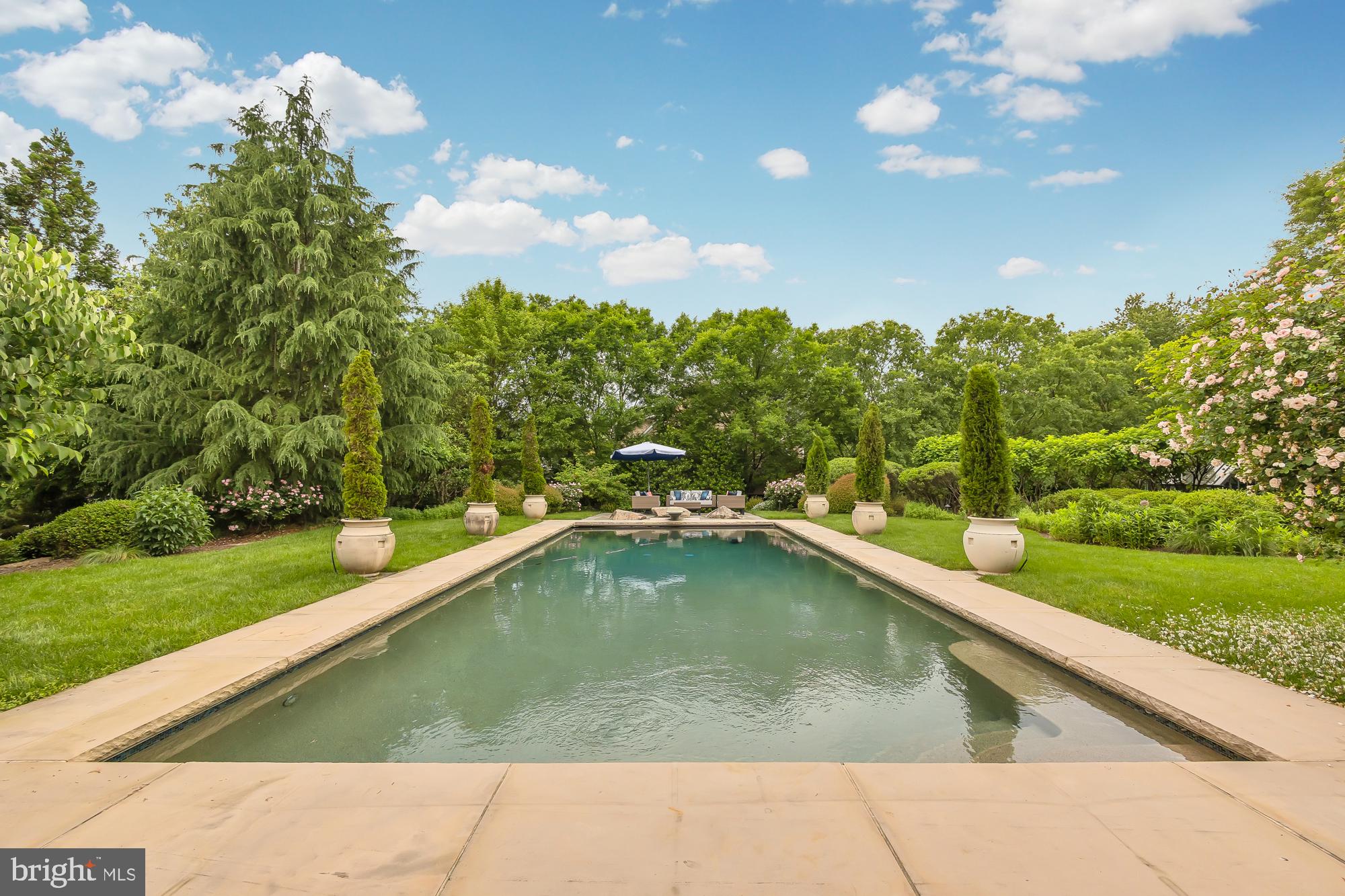 POTOMAC OUTSIDE - Residential