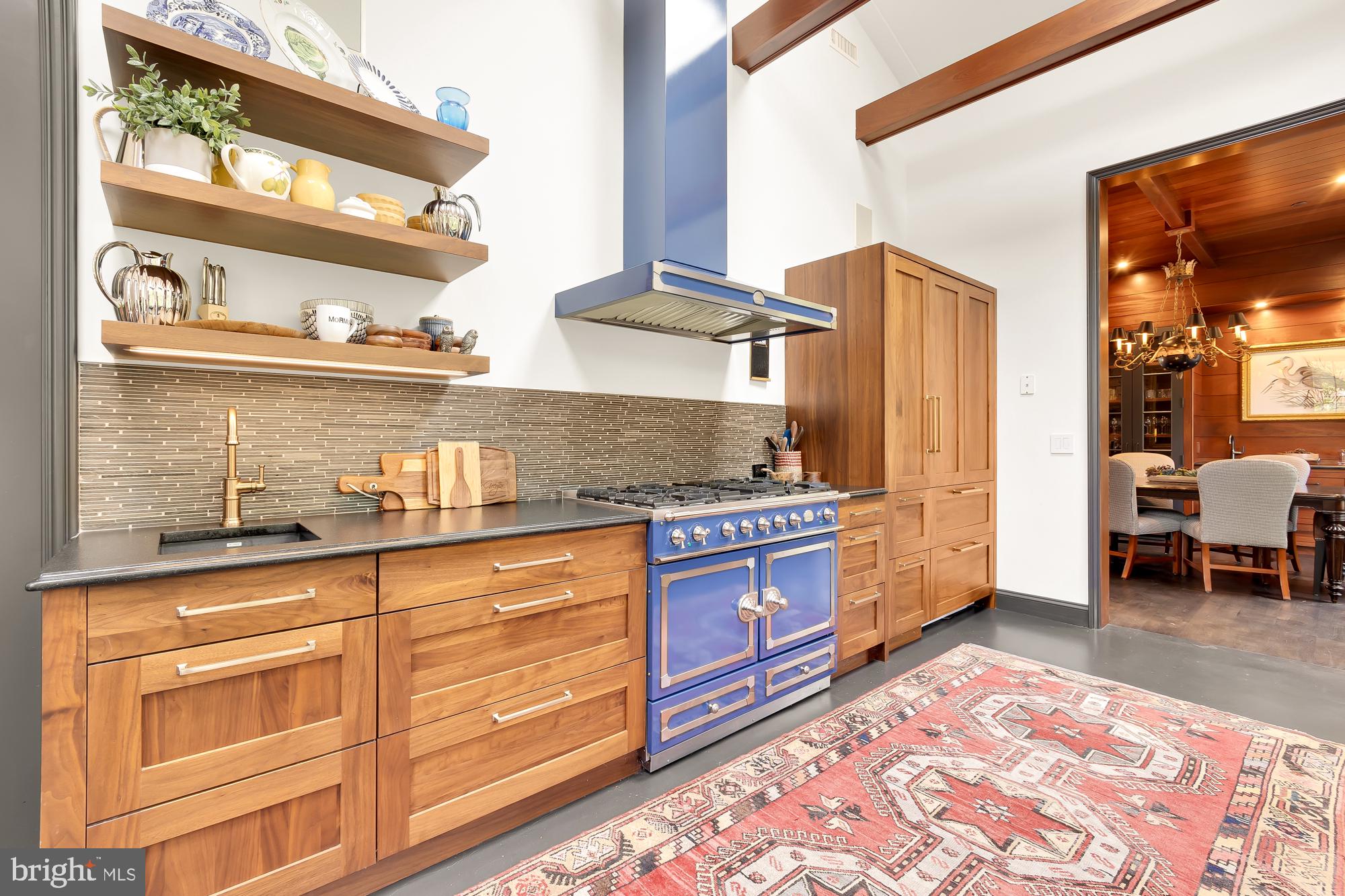 POTOMAC OUTSIDE - Residential