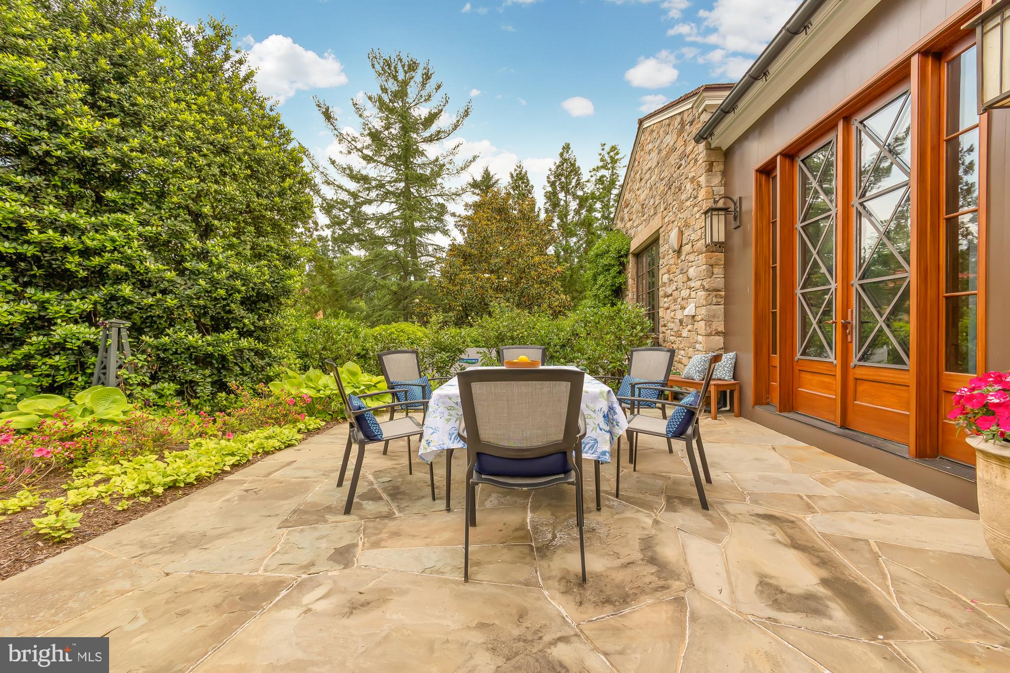 POTOMAC OUTSIDE - Residential