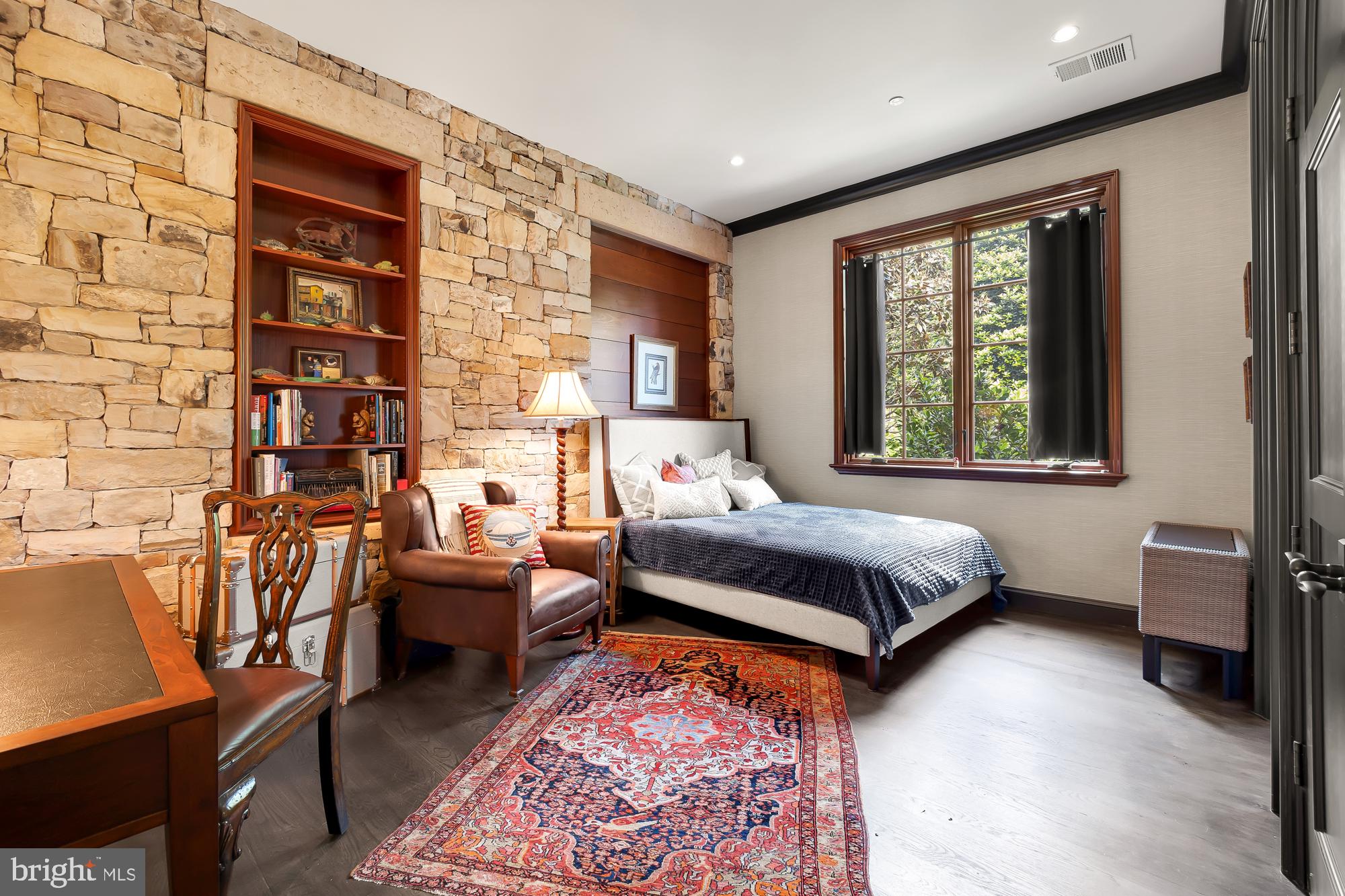 POTOMAC OUTSIDE - Residential