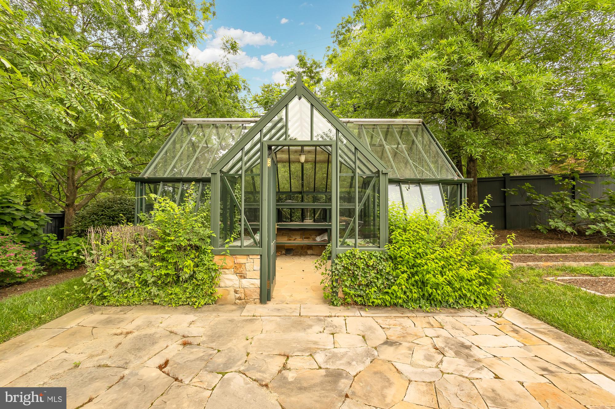 POTOMAC OUTSIDE - Residential