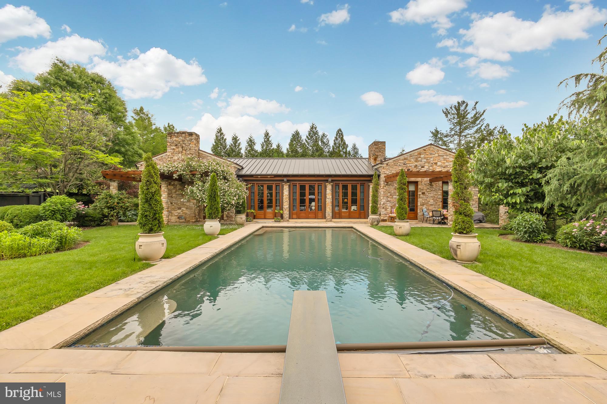 POTOMAC OUTSIDE - Residential