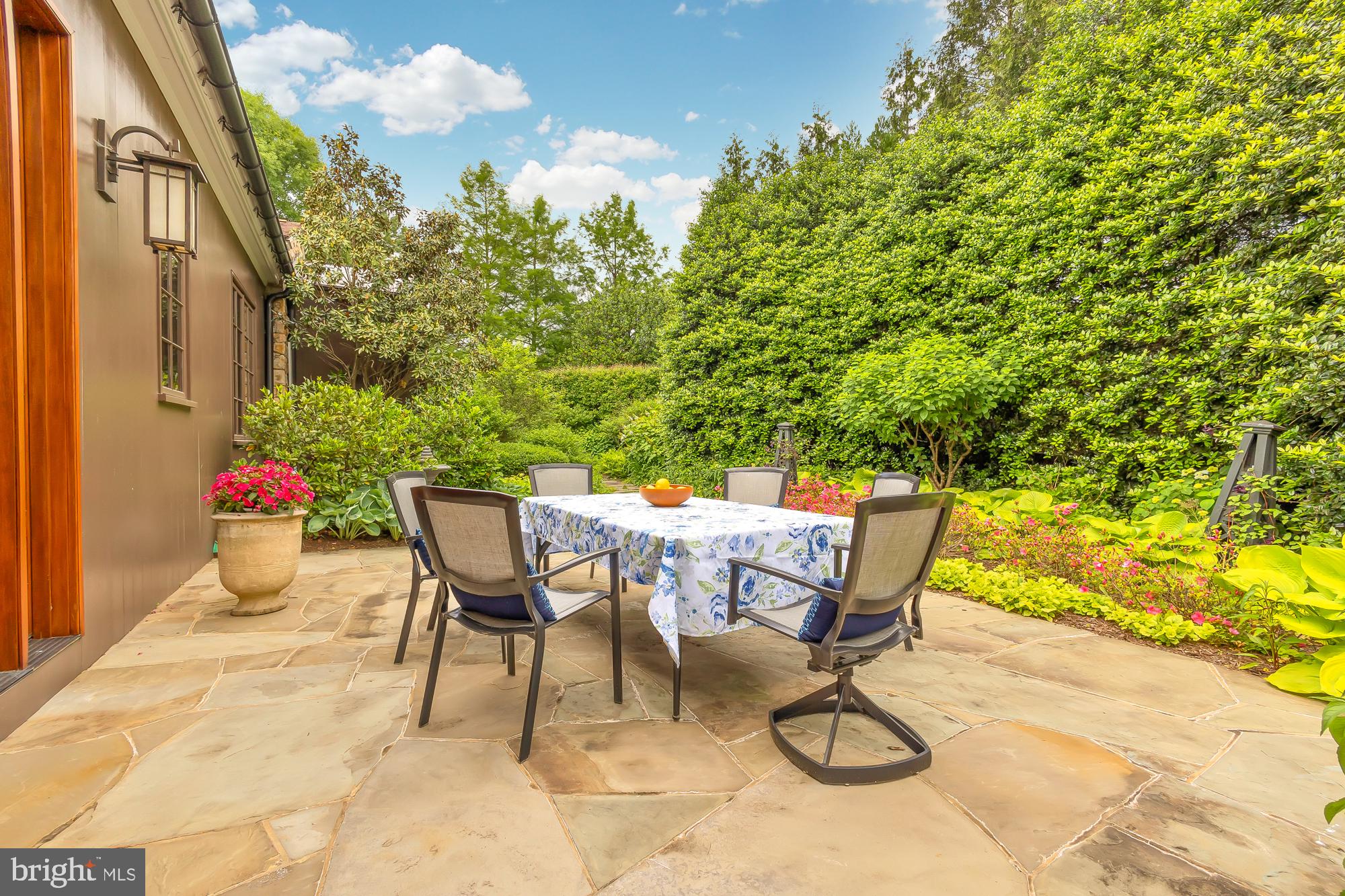 POTOMAC OUTSIDE - Residential