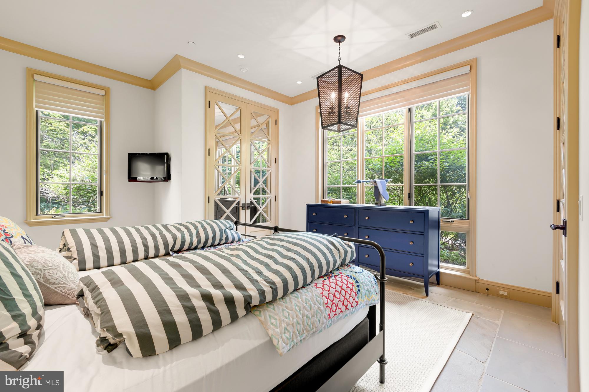 POTOMAC OUTSIDE - Residential