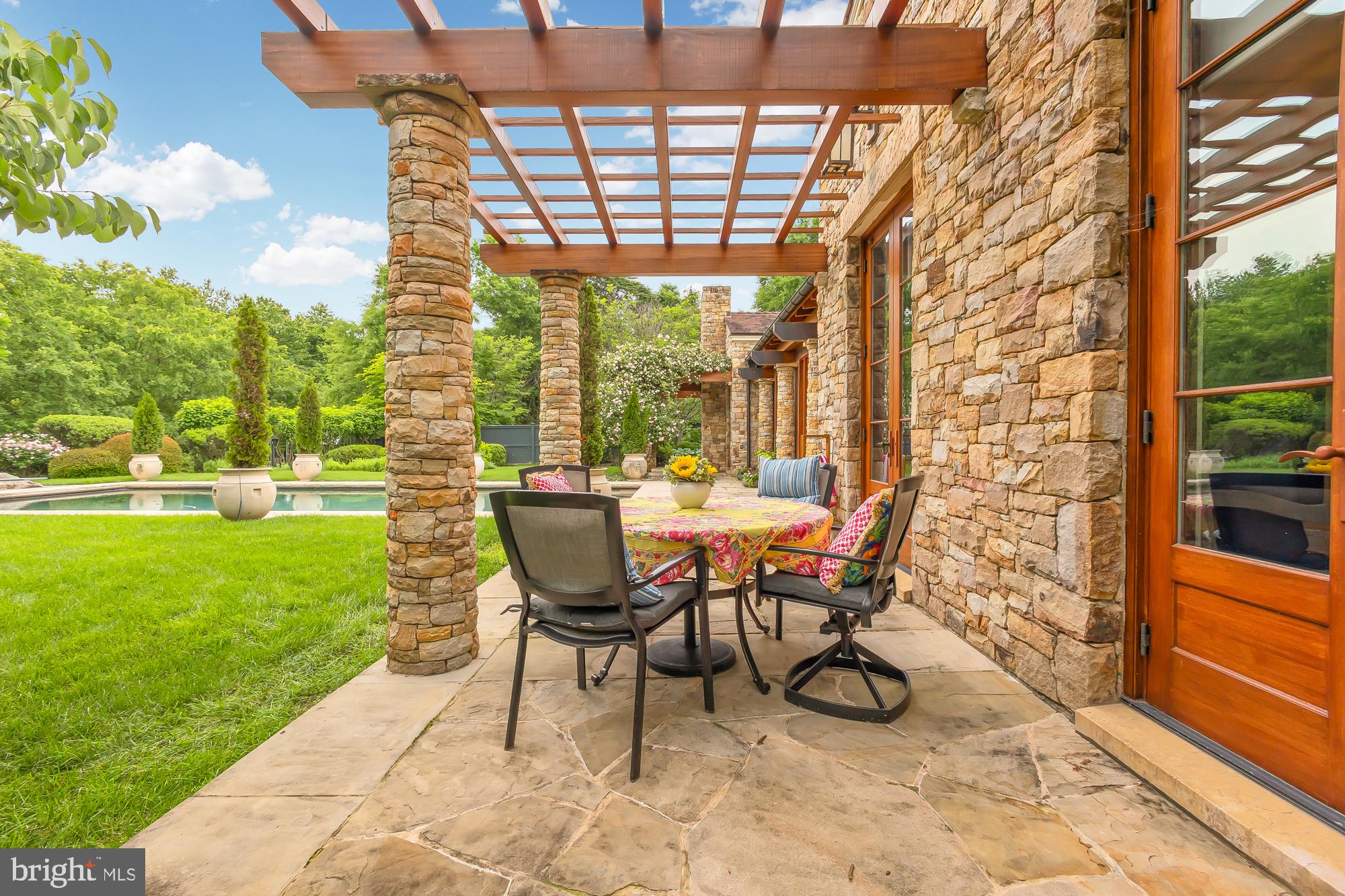 POTOMAC OUTSIDE - Residential