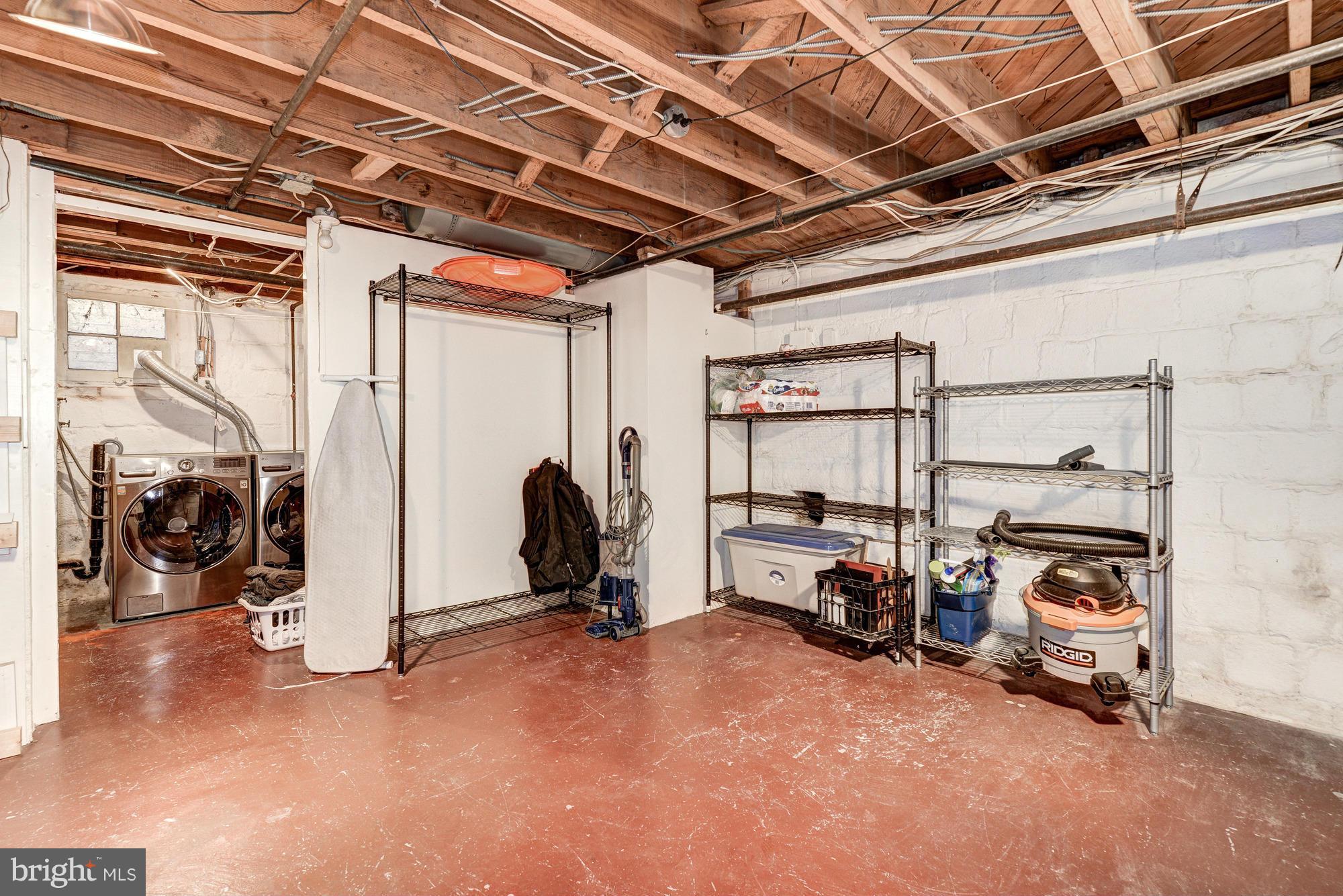 WOODSIDE - Residential