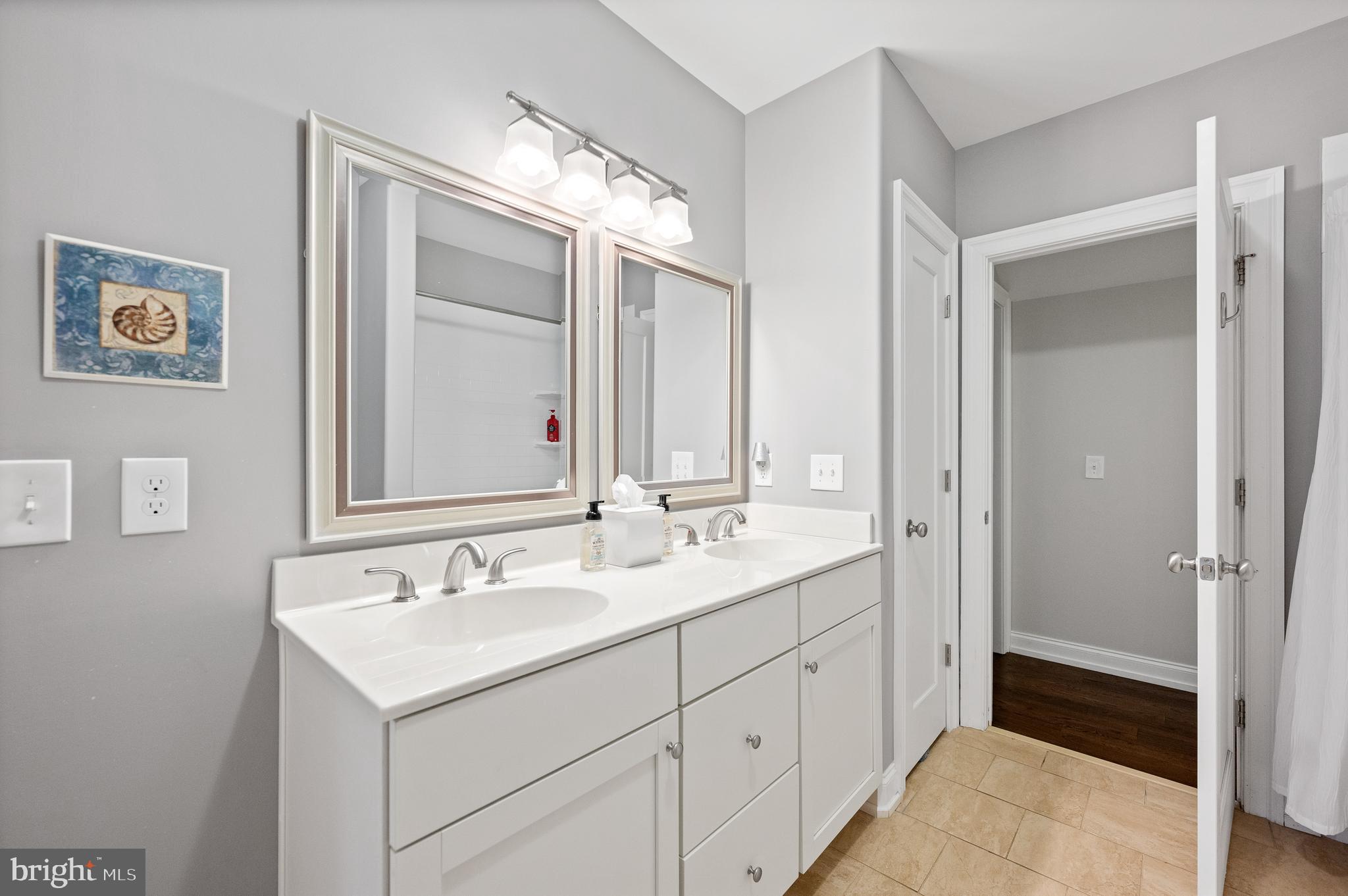 BENJAMIN HILL - Residential