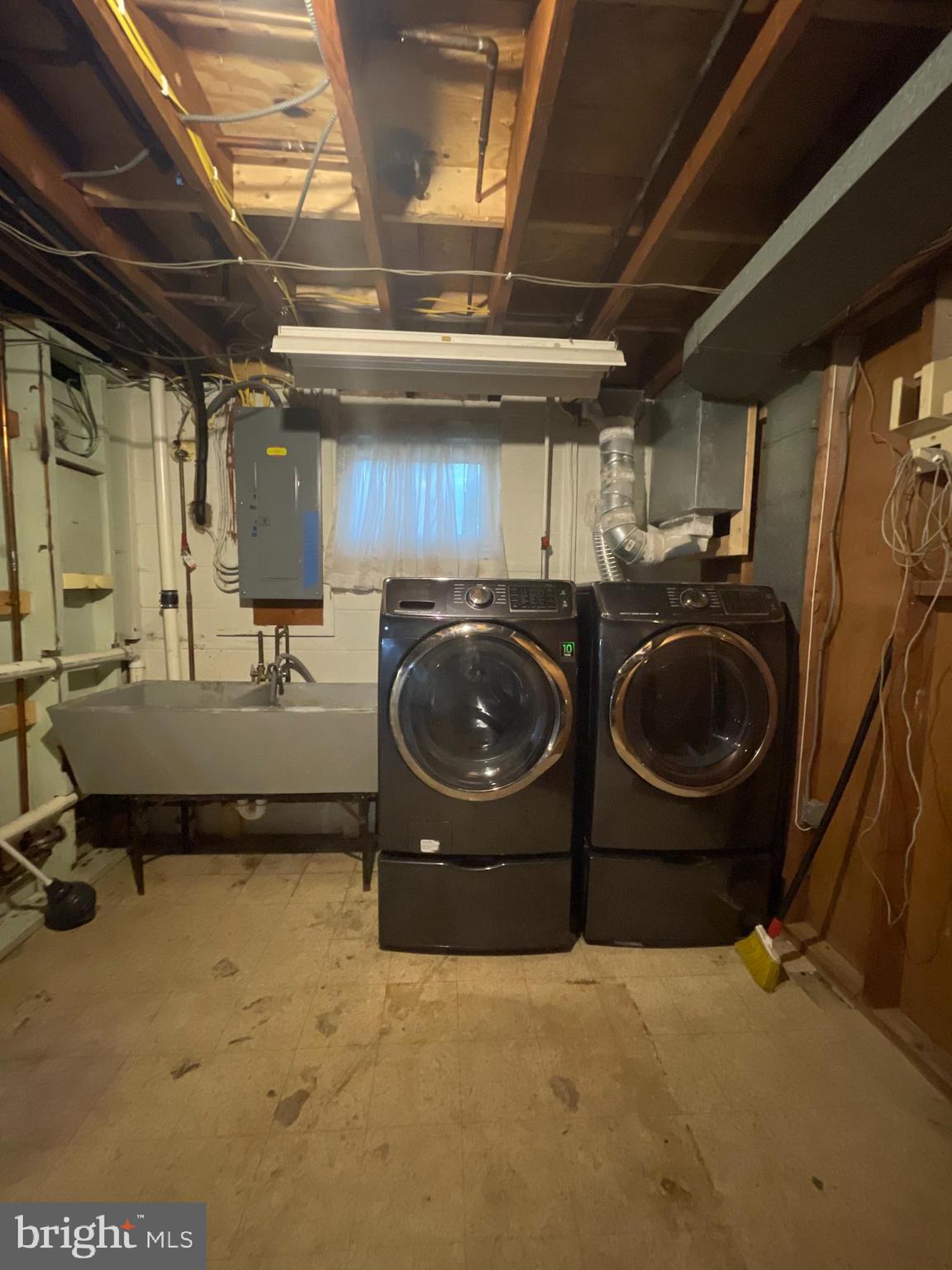 COLLEGE PARK WOODS - Residential Lease