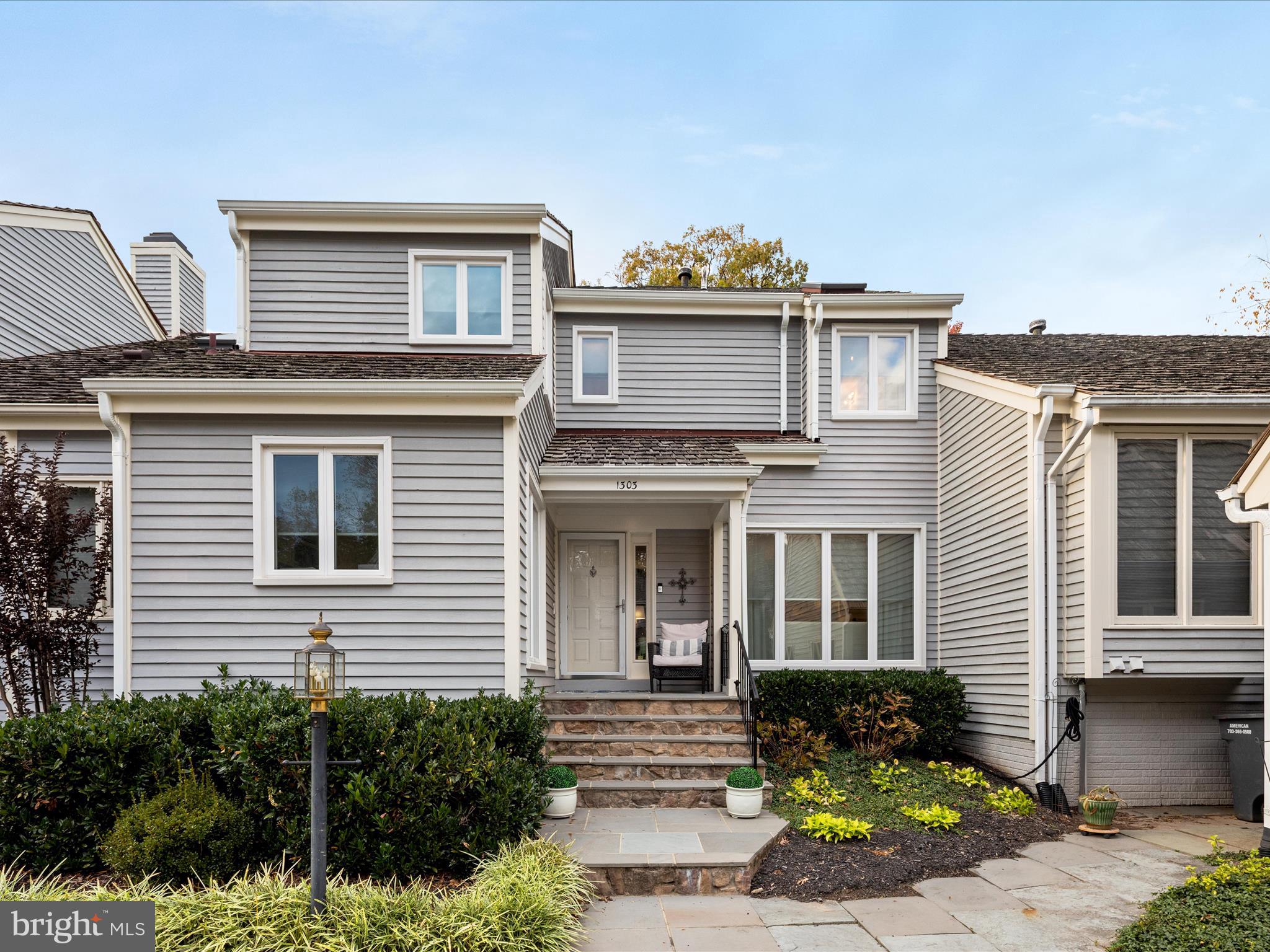 1303 WEDGEWOOD MANOR WAY