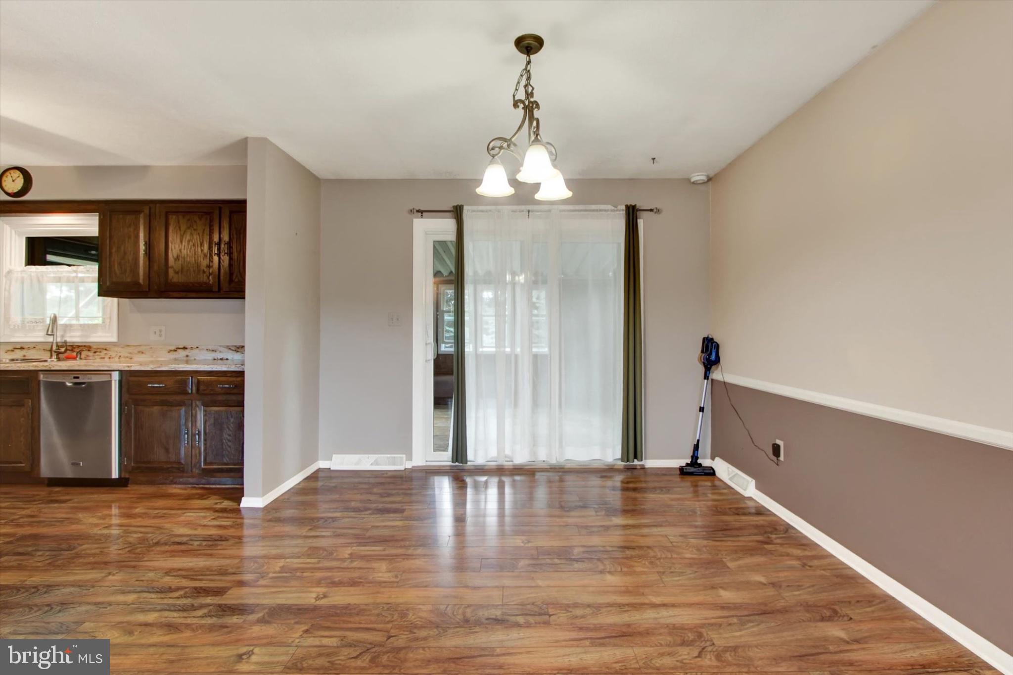 1127 CANADOCHLY RD