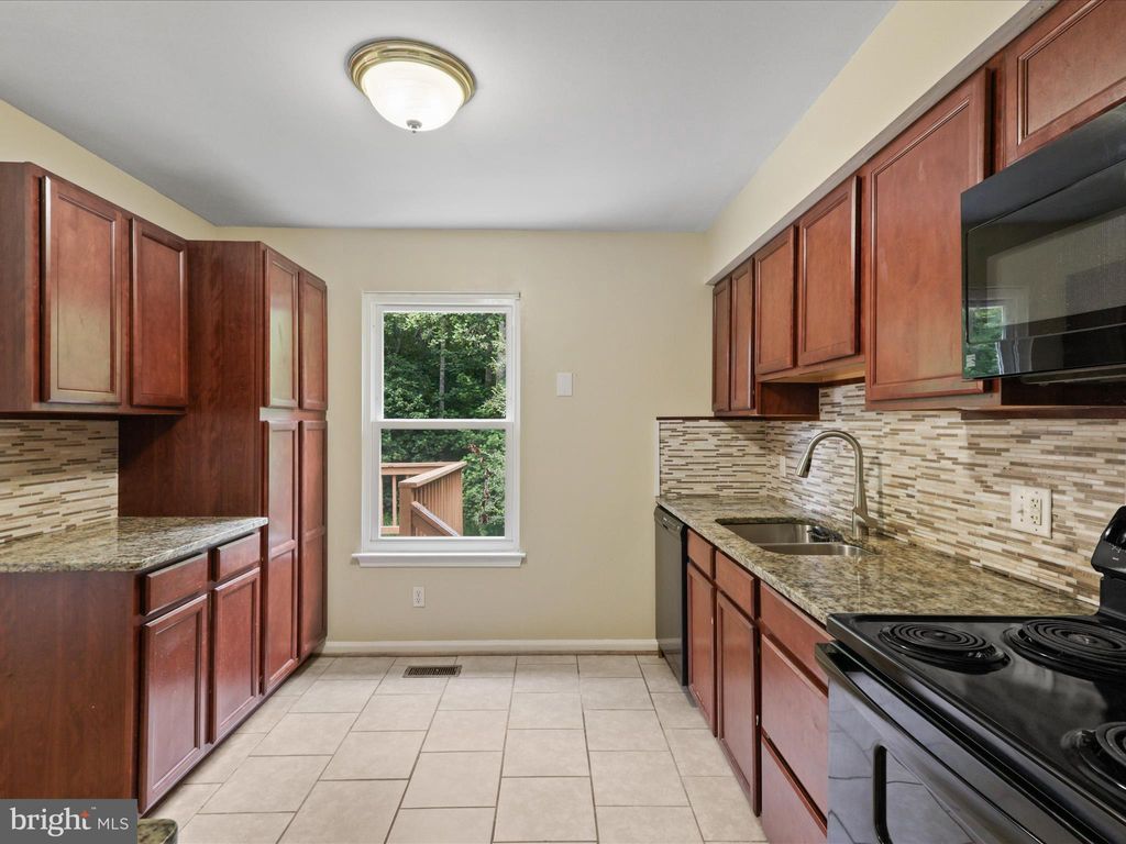 Photo of 10611 Cobblestone Drive, SPOTSYLVANIA, VA 22553 (MLS # VASP2037038)