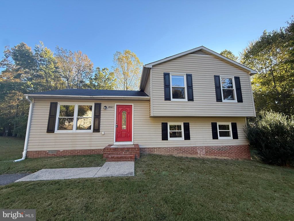 Photo of 10611 Cobblestone Drive, SPOTSYLVANIA, VA 22553 (MLS # VASP2037038)