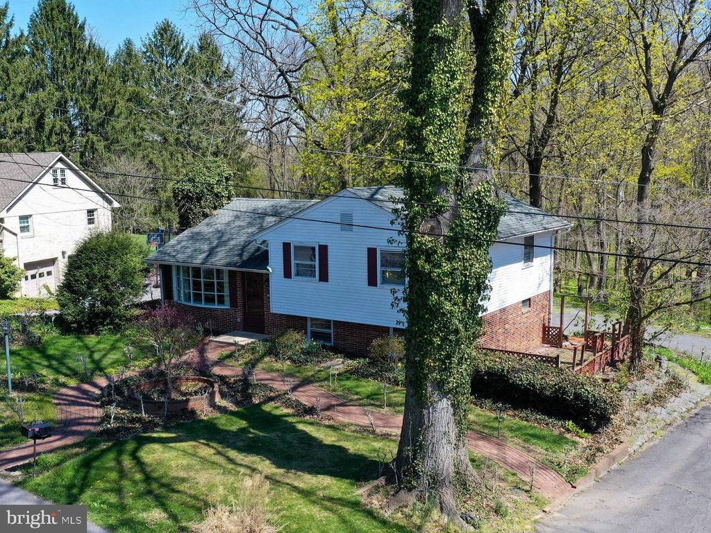 Photo of 1624 COLONIAL MANOR DR, LANCASTER, PA 17603 (MLS # PALA2033356)