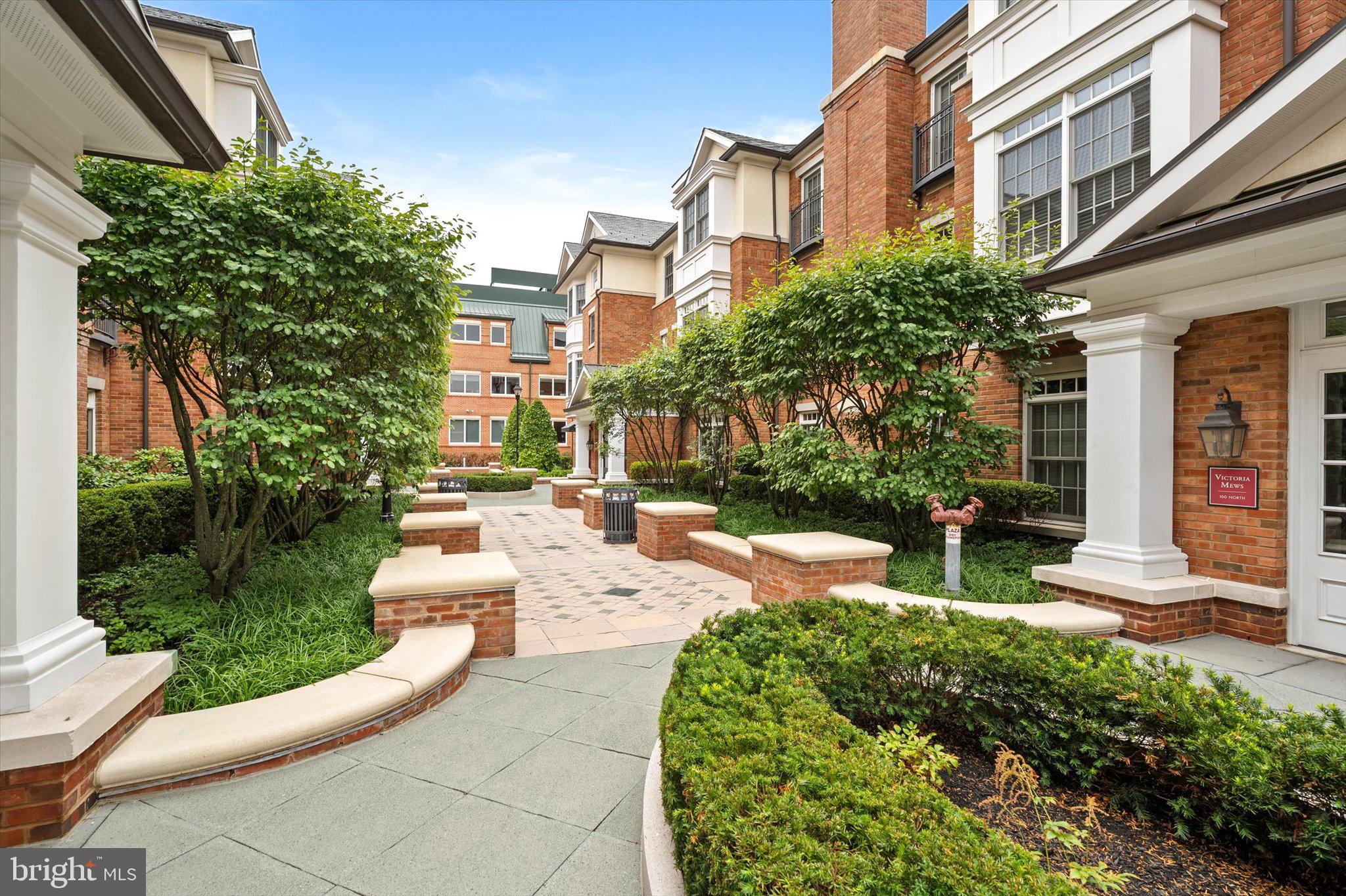 132 VICTORIA MEWS