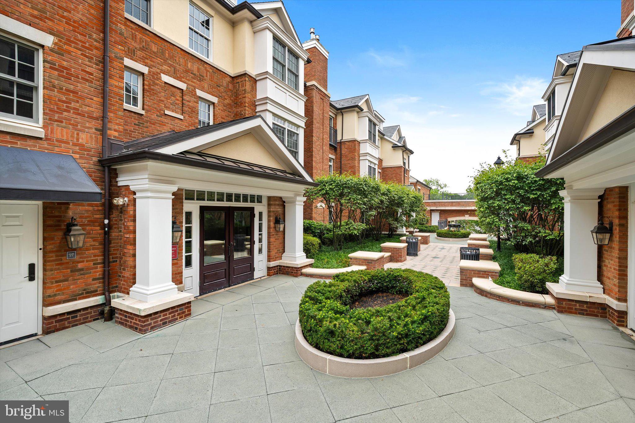 132 VICTORIA MEWS