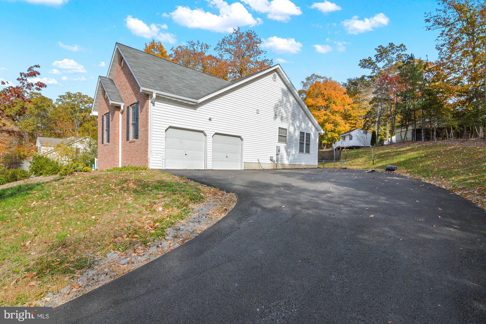 ROUSBY HALL WOODS - Residential