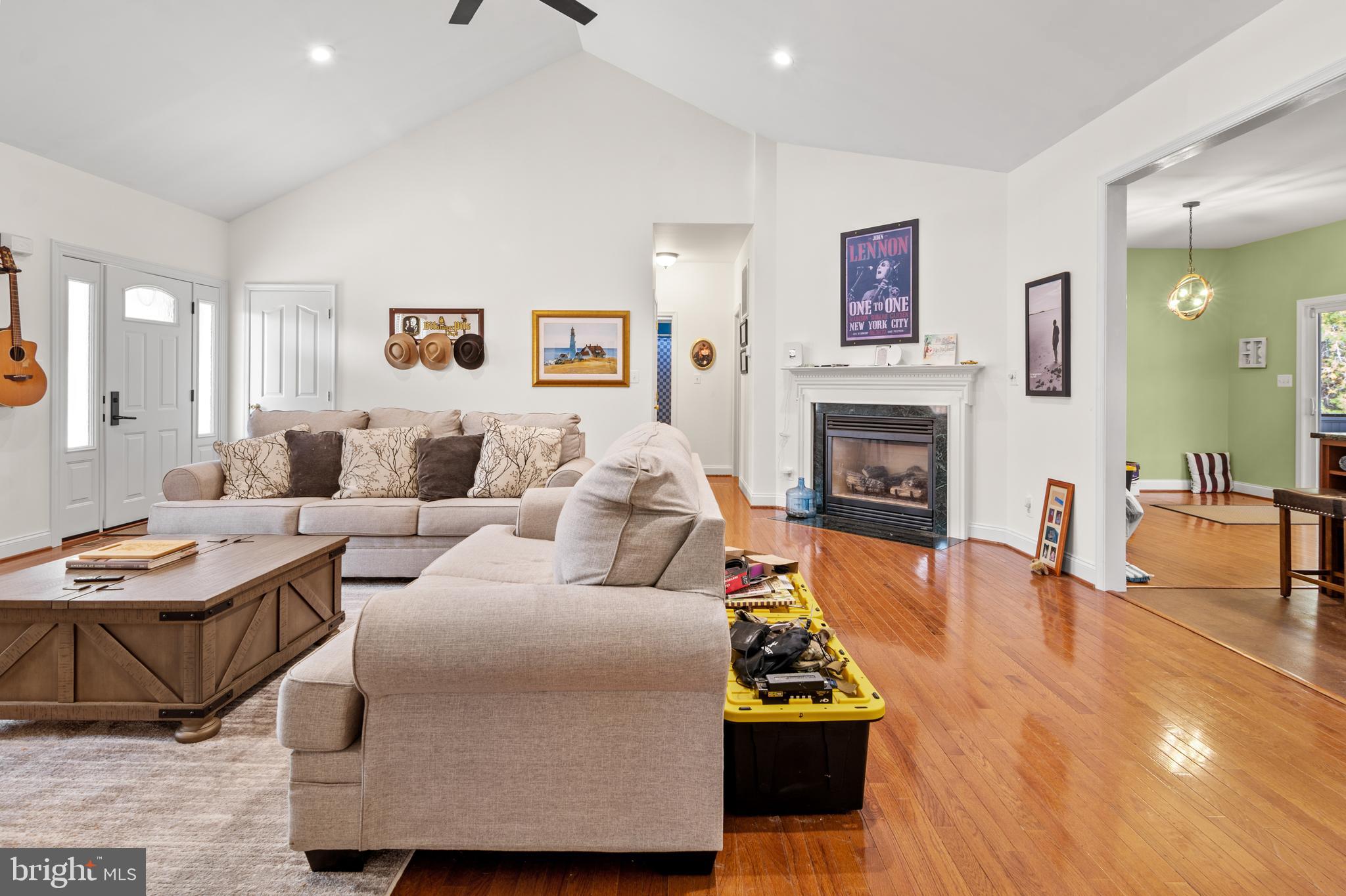 ROUSBY HALL WOODS - Residential