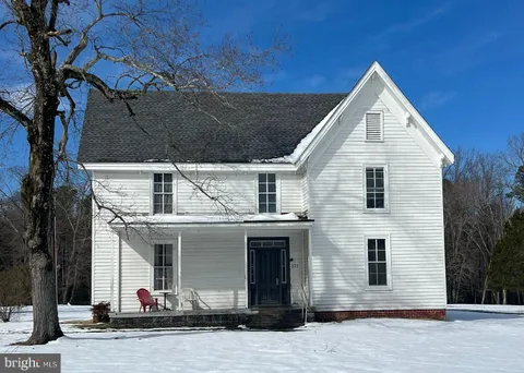 121 E Broaddus Avenue Unit 4, Bowling Green, VA MLS: VACV2007582