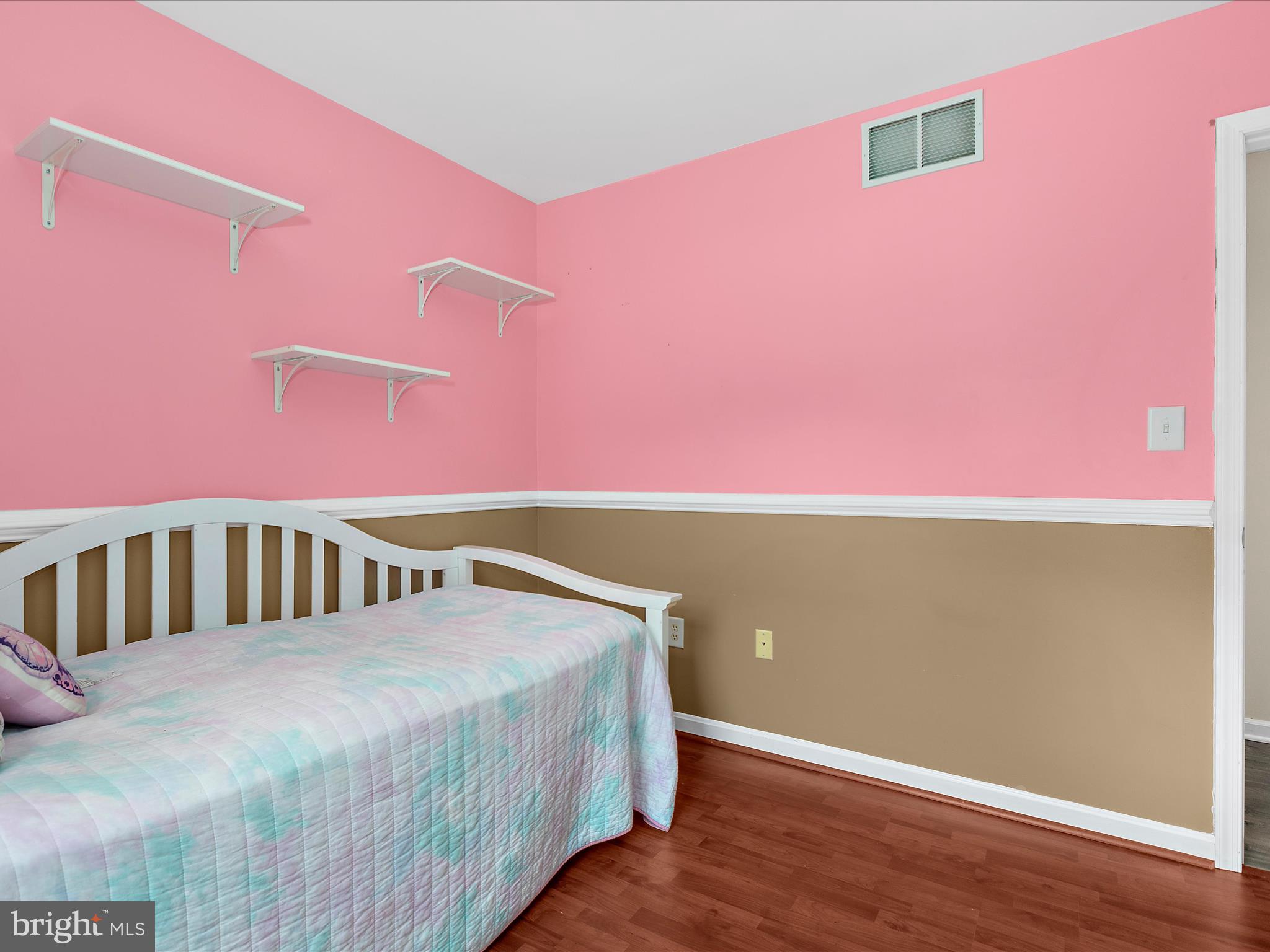 PASADENA PINES - Residential