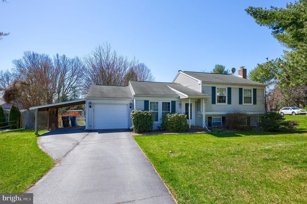 Photo of 407 Spruce Circle, Mountville, PA 17554 (MLS # PALA2048666)
