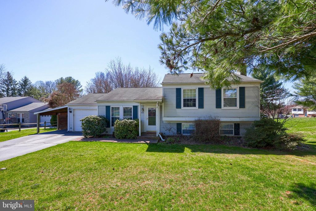 Photo of 407 Spruce Circle, Mountville, PA 17554 (MLS # PALA2048666)
