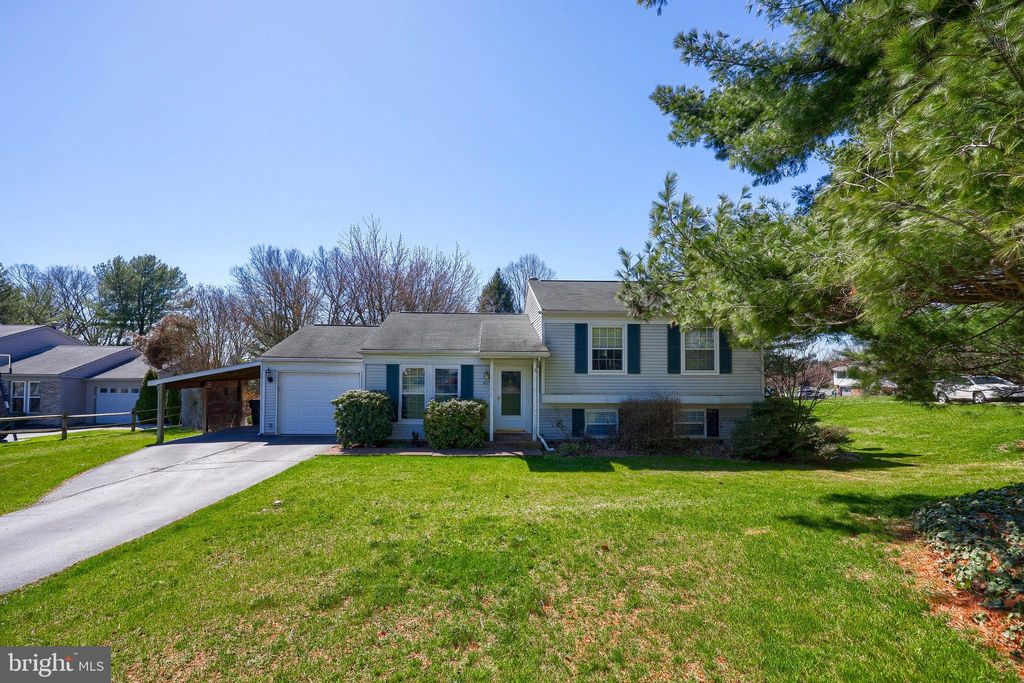 Photo of 407 Spruce Circle, Mountville, PA 17554 (MLS # PALA2048666)