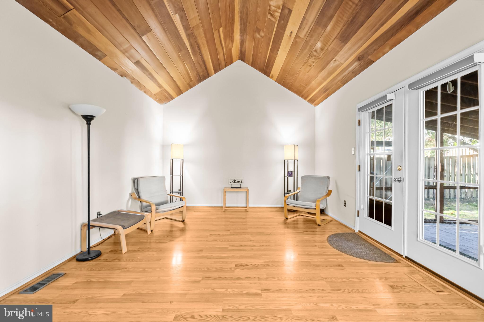 KINGSTON CHASE - Residential