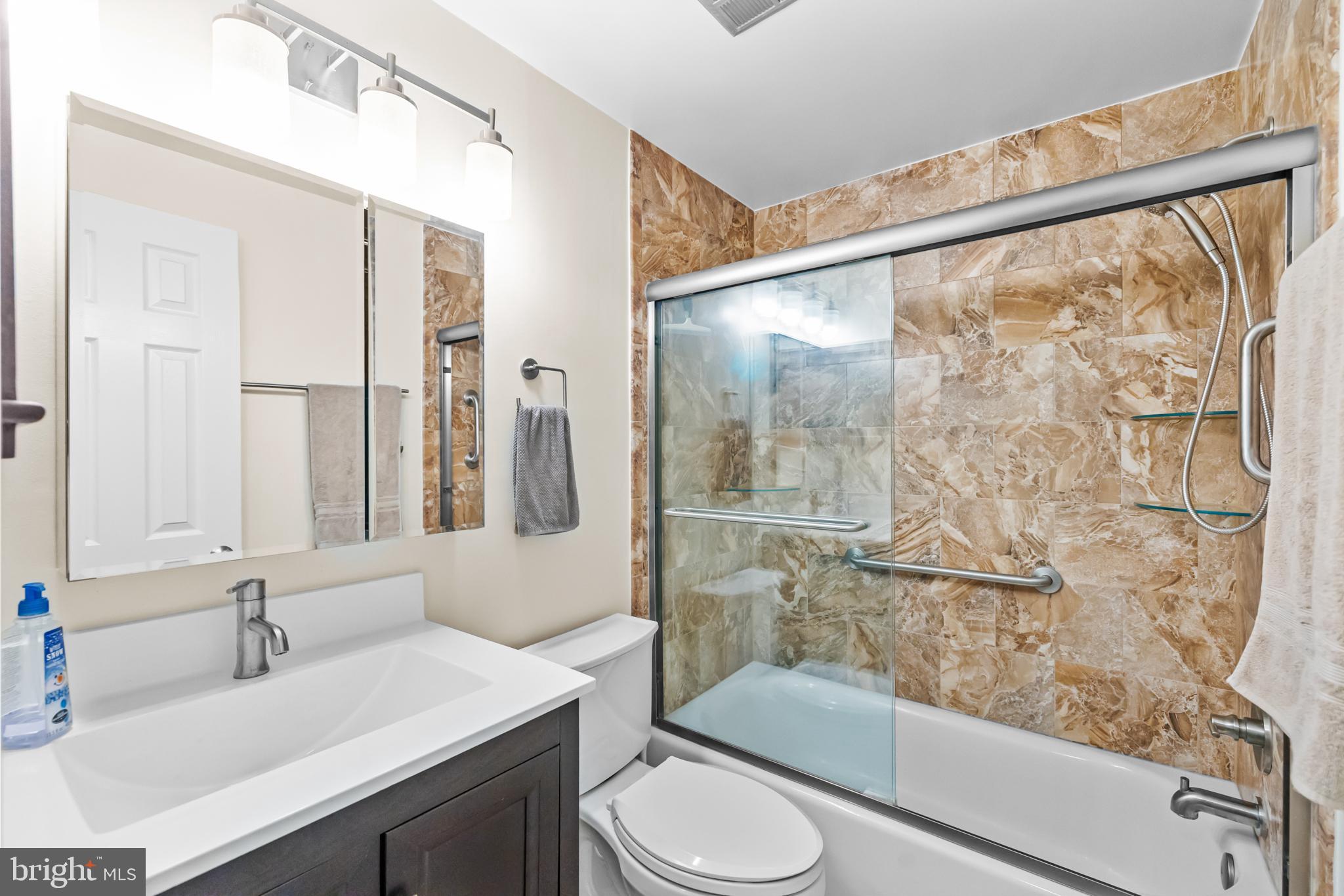 KINGSTON CHASE - Residential