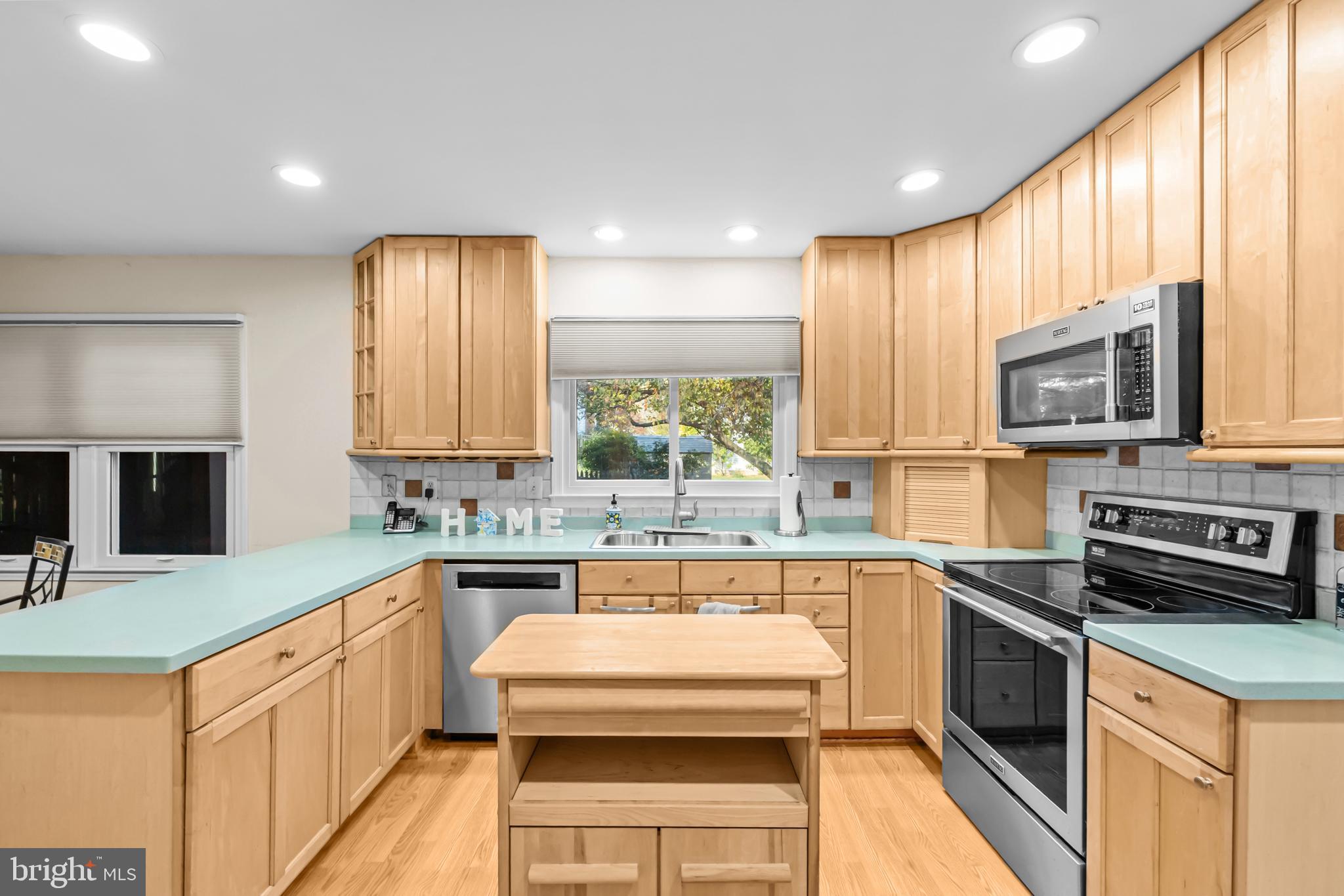 KINGSTON CHASE - Residential