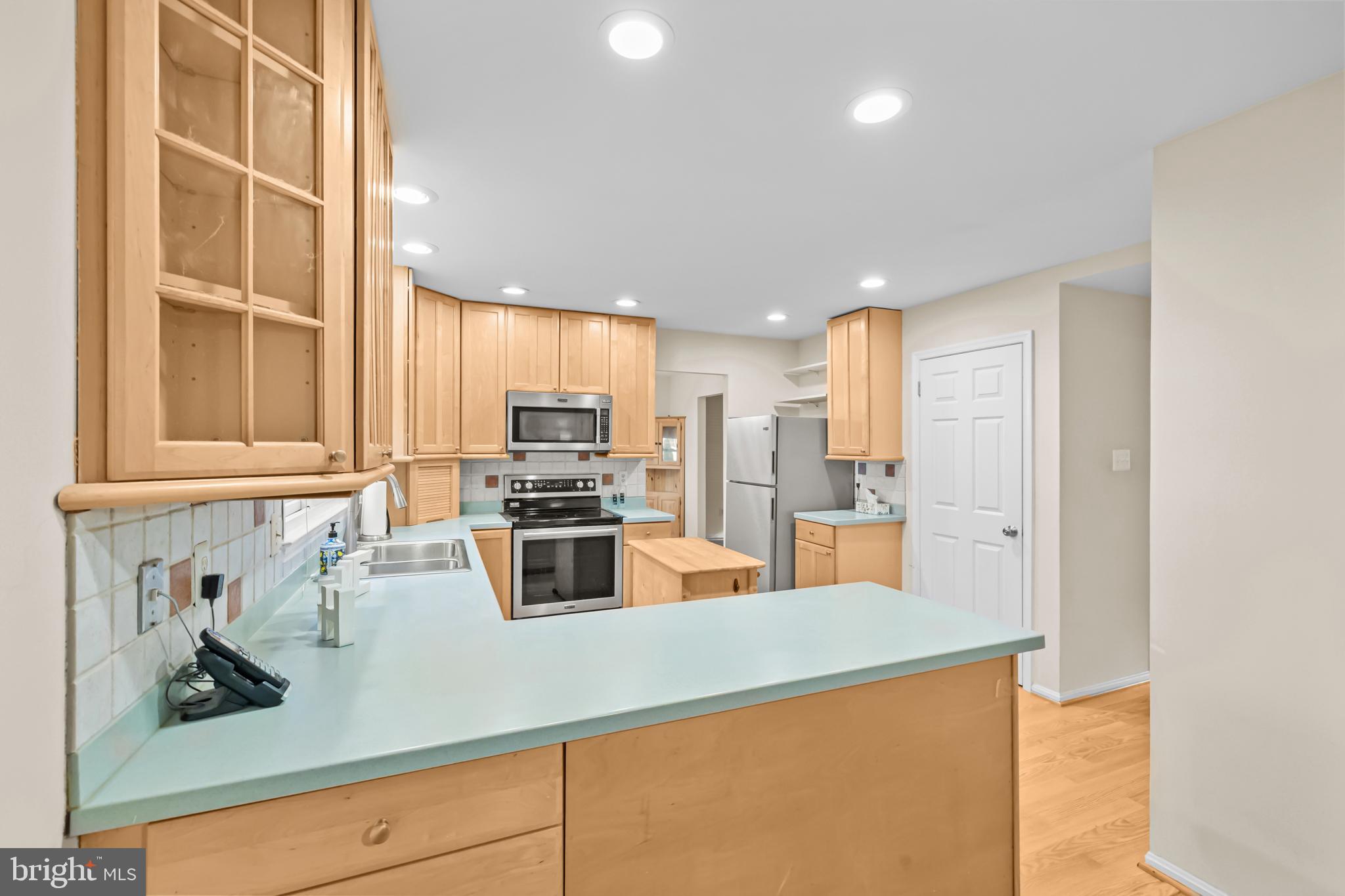 KINGSTON CHASE - Residential