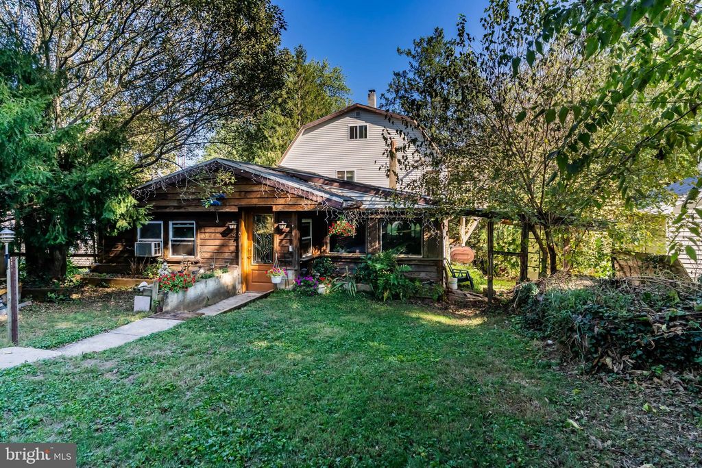 Photo of 720 Conodoguinet Ave, CARLISLE, PA 17015 (MLS # PACB2047286)