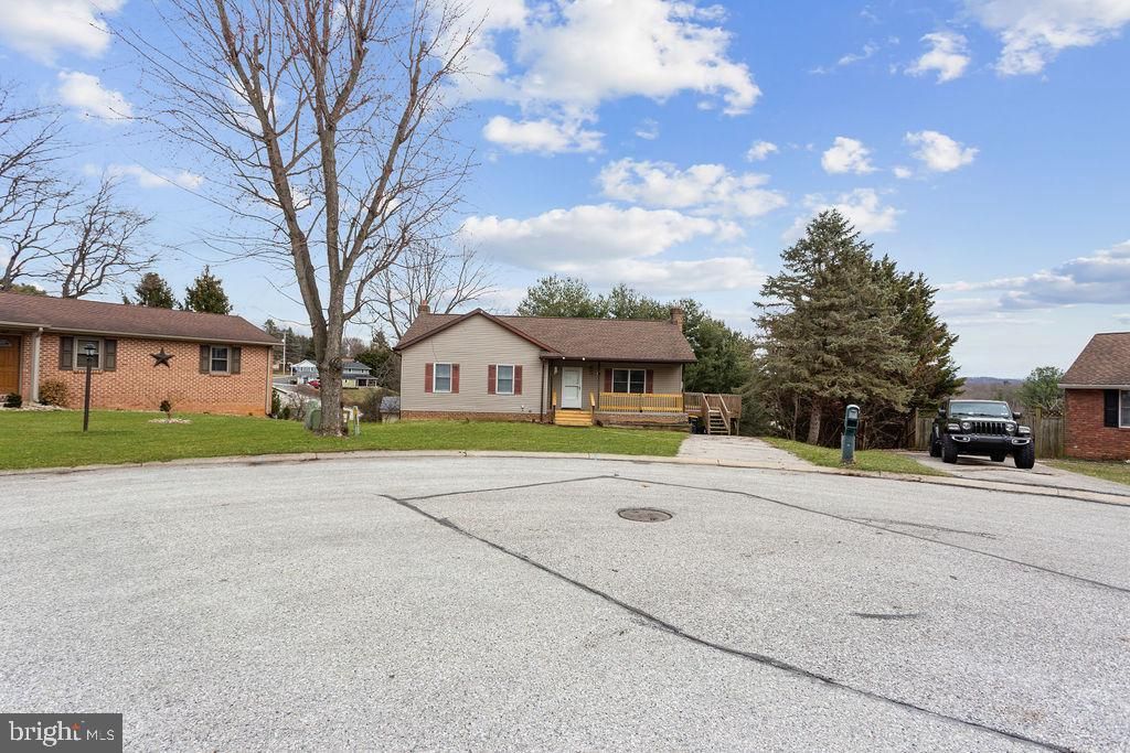 Photo of 225 Bragg Circle, HANOVER, PA 17331 (MLS # PAYK2098902)