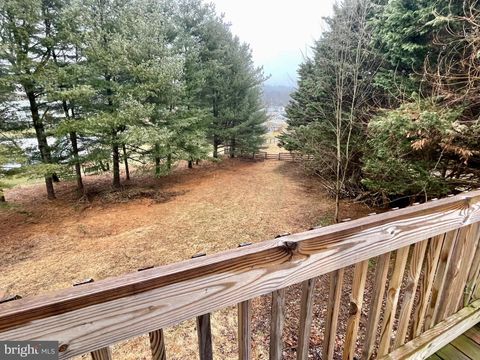 225 BRAGG CIRCLE HANOVER PA 17331