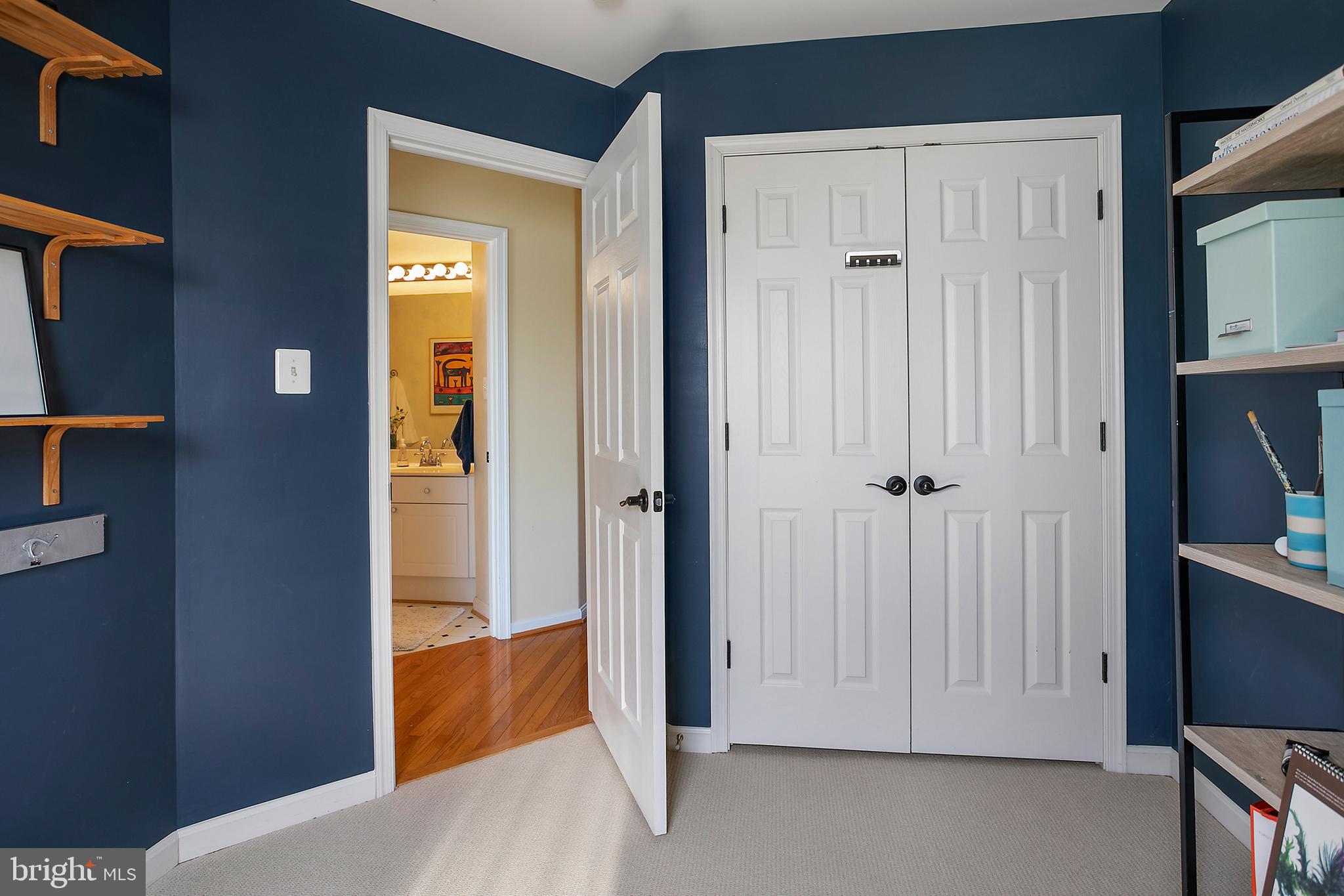 ASHBURN VILLAGE - Residential