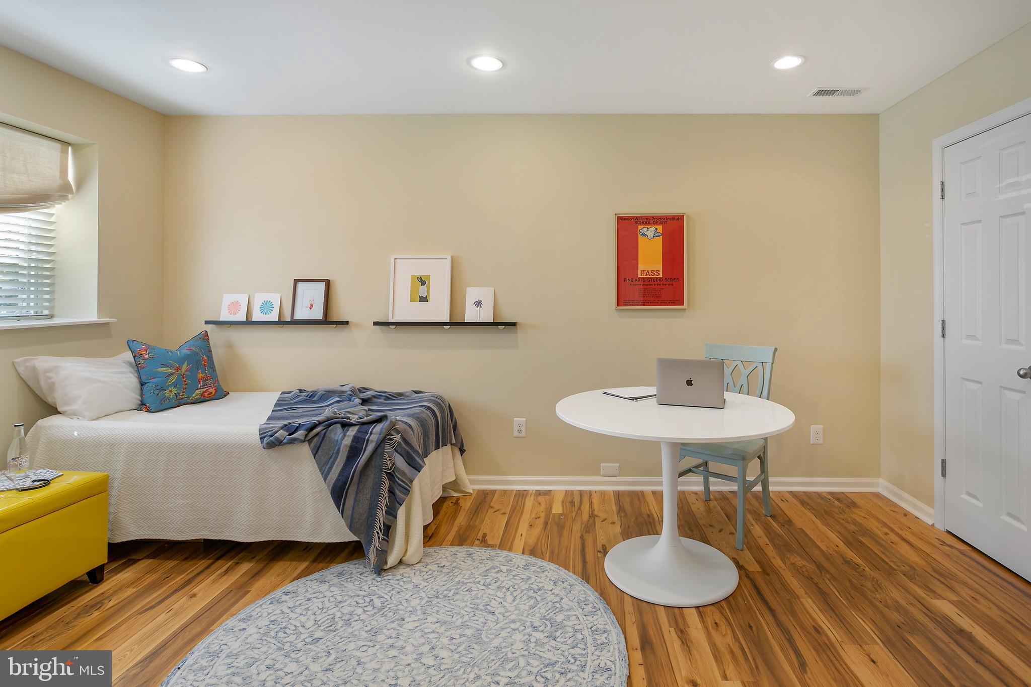 ASHBURN VILLAGE - Residential