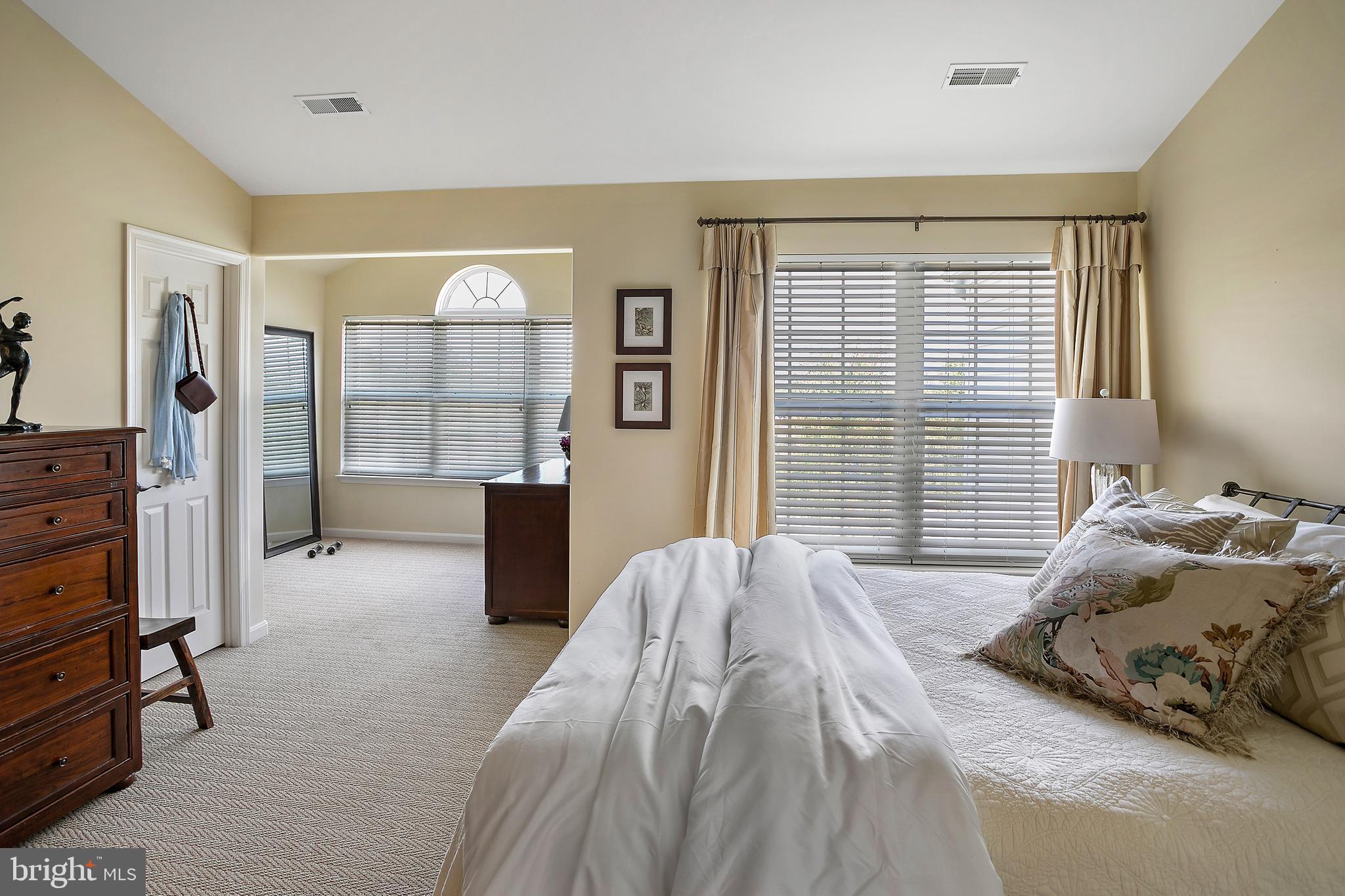 ASHBURN VILLAGE - Residential