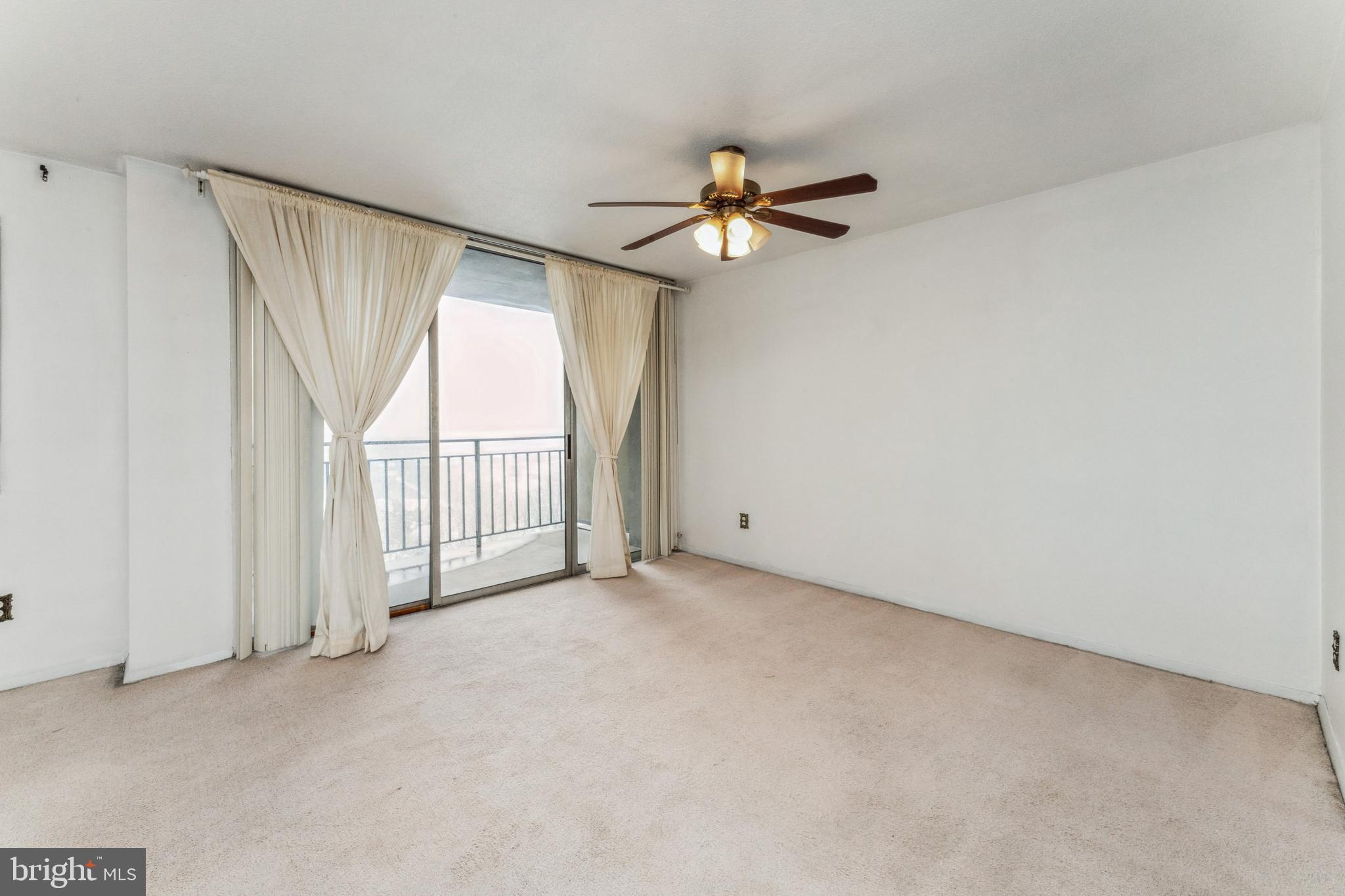 PRESIDENTIAL TOWERS - Residential