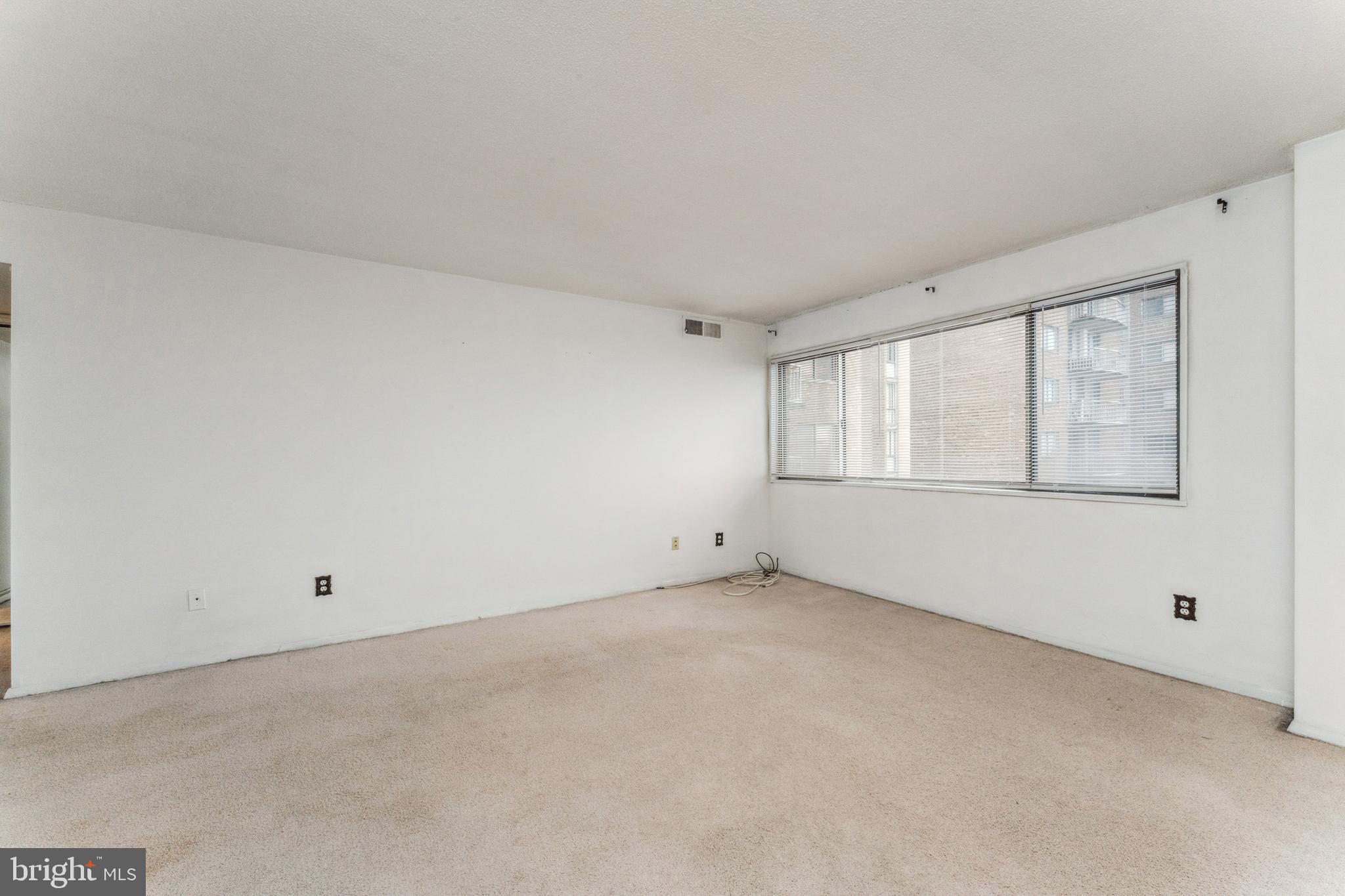 PRESIDENTIAL TOWERS - Residential