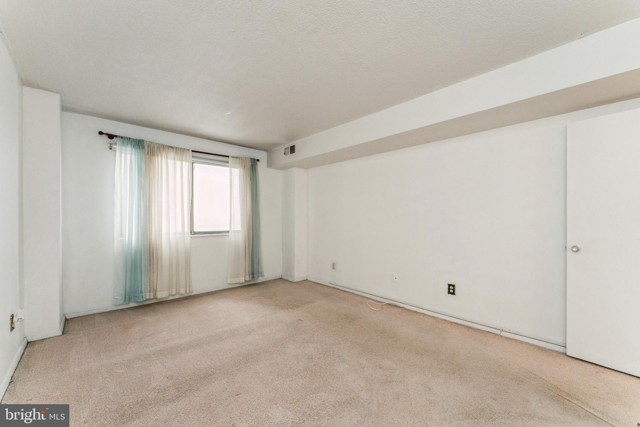 PRESIDENTIAL TOWERS - Residential